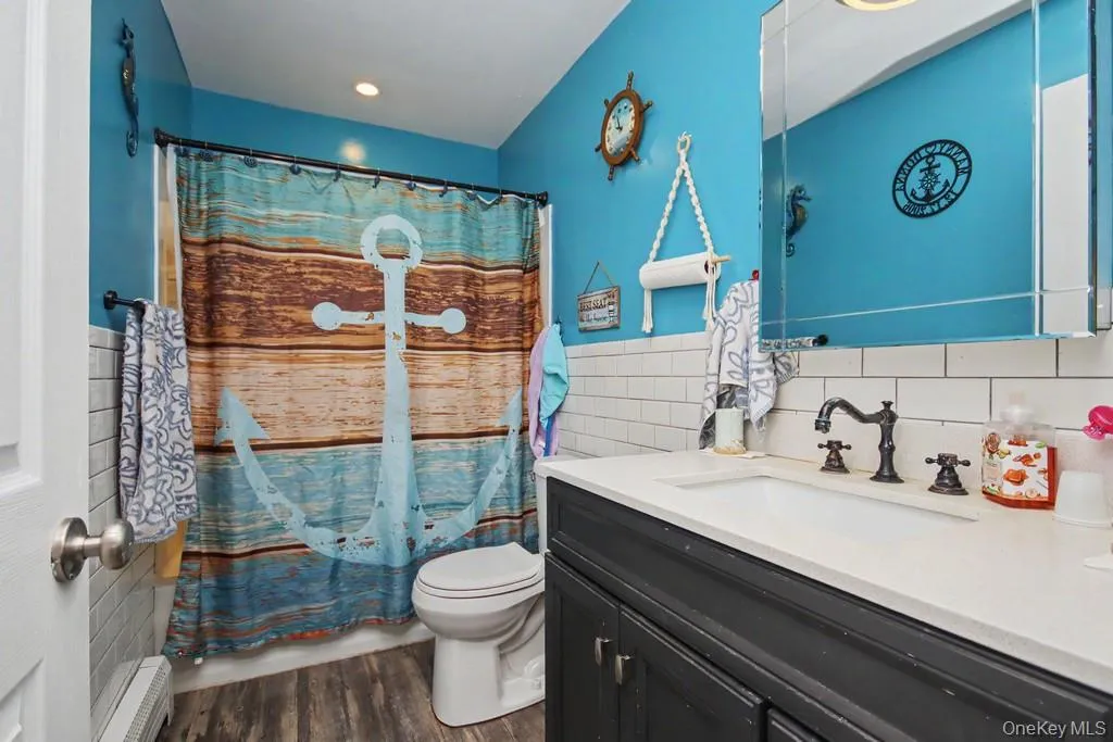 Main bathroom Main bathroom
