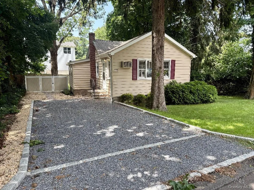 18 Kew, Brookhaven, NY, 2 Bedrooms Bedrooms, 5 Rooms Rooms,1 BathroomBathrooms,Residential,For Rent,Kew,0,1029857 18 Kew, Brookhaven, NY, 2 Bedrooms Bedrooms, 5 Rooms Rooms,1 BathroomBathrooms,Residential,For Rent,Kew,0,1029857