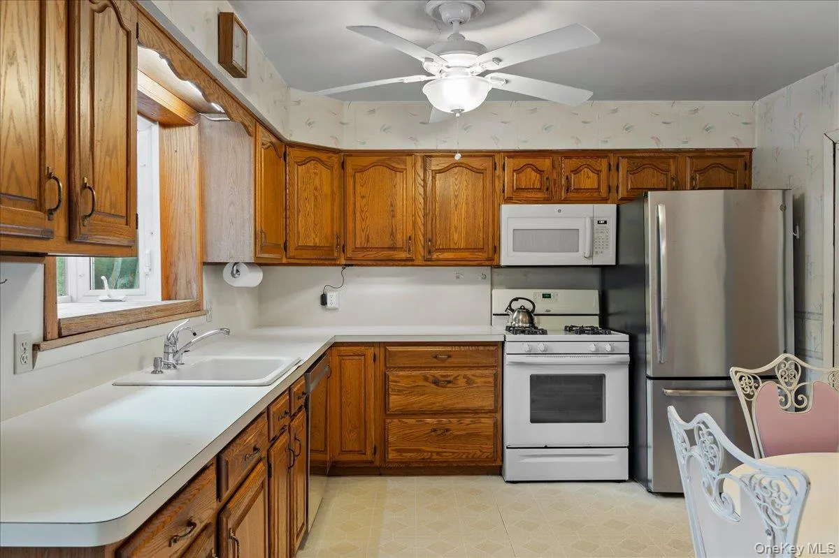 27 Meadowlark Road, Rye Town, NY, 4 Bedrooms Bedrooms, 14 Rooms Rooms,3 BathroomsBathrooms,Residential,For Rent,Meadowlark,0,1029861 27 Meadowlark Road, Rye Town, NY, 4 Bedrooms Bedrooms, 14 Rooms Rooms,3 BathroomsBathrooms,Residential,For Rent,Meadowlark,0,1029861