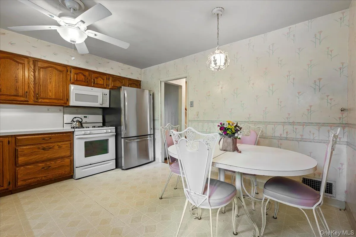 27 Meadowlark Road, Rye Town, NY, 4 Bedrooms Bedrooms, 14 Rooms Rooms,3 BathroomsBathrooms,Residential,For Rent,Meadowlark,0,1029861 27 Meadowlark Road, Rye Town, NY, 4 Bedrooms Bedrooms, 14 Rooms Rooms,3 BathroomsBathrooms,Residential,For Rent,Meadowlark,0,1029861