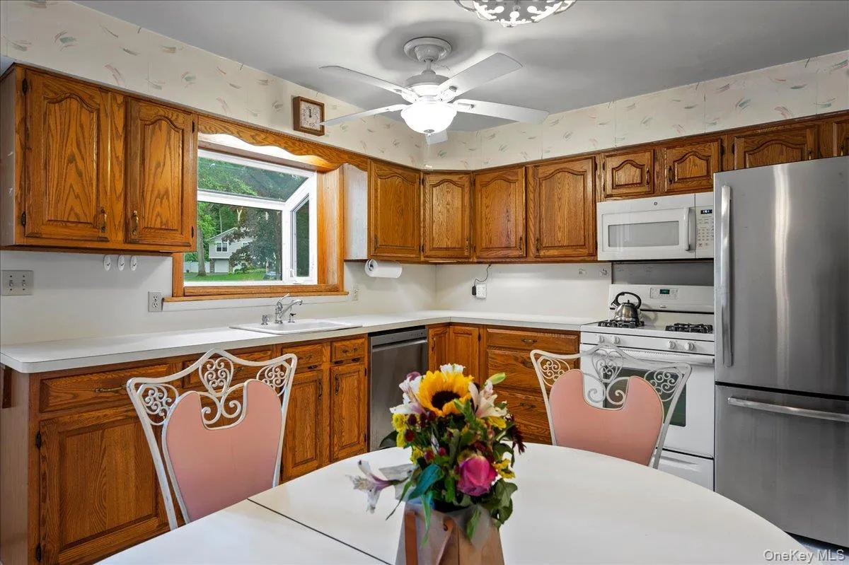 27 Meadowlark Road, Rye Town, NY, 4 Bedrooms Bedrooms, 14 Rooms Rooms,3 BathroomsBathrooms,Residential,For Rent,Meadowlark,0,1029861 27 Meadowlark Road, Rye Town, NY, 4 Bedrooms Bedrooms, 14 Rooms Rooms,3 BathroomsBathrooms,Residential,For Rent,Meadowlark,0,1029861