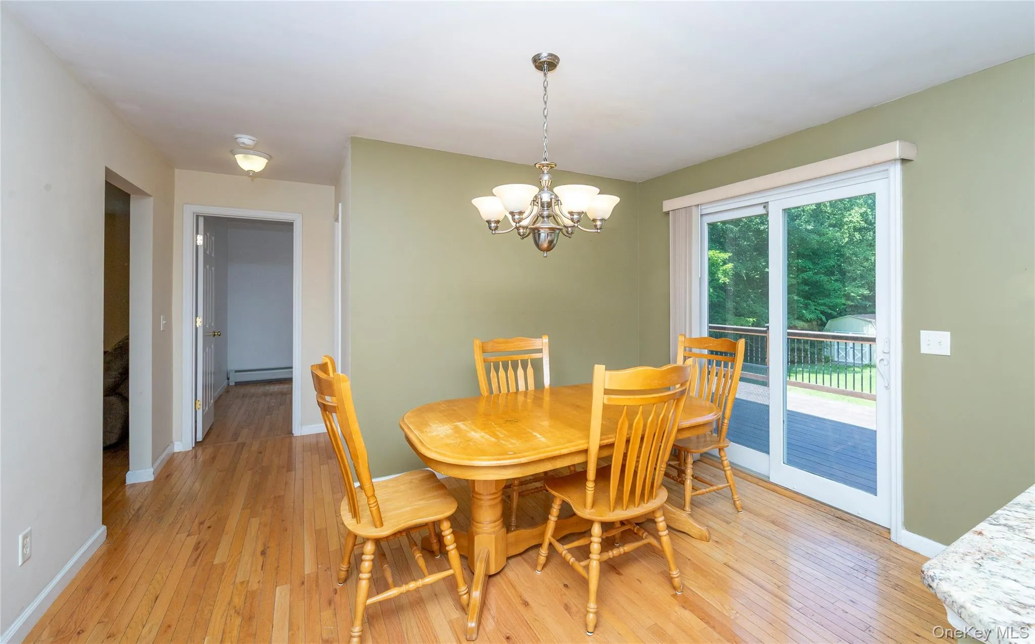 Nicely sized dining area with sliders to the oversized back deck. Nicely sized dining area with sliders to the oversized back deck.