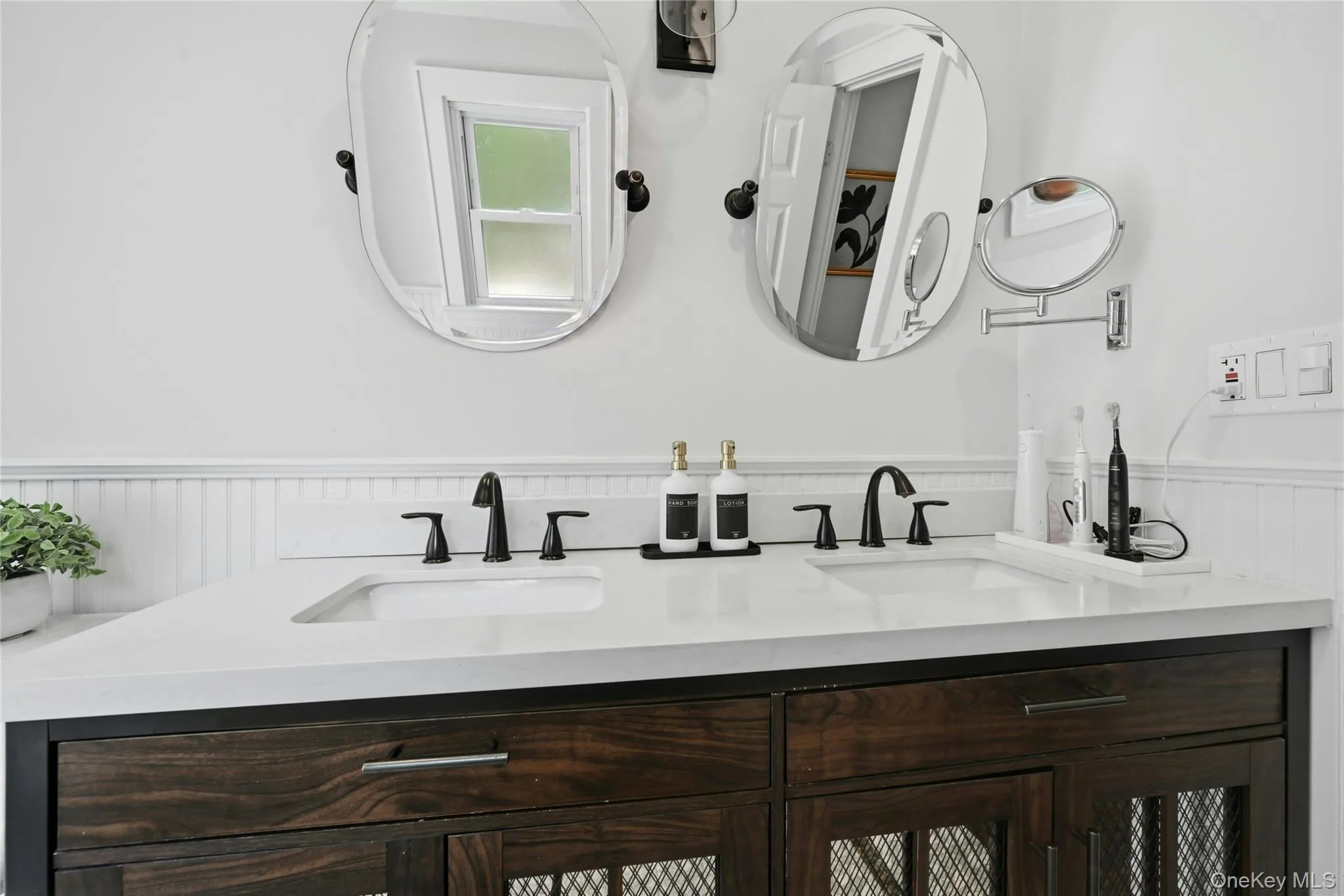 18 Washington Place, Huntington, NY, 3 Bedrooms Bedrooms, 8 Rooms Rooms,2 BathroomsBathrooms,Residential,For Rent,Washington,0,1029867 18 Washington Place, Huntington, NY, 3 Bedrooms Bedrooms, 8 Rooms Rooms,2 BathroomsBathrooms,Residential,For Rent,Washington,0,1029867