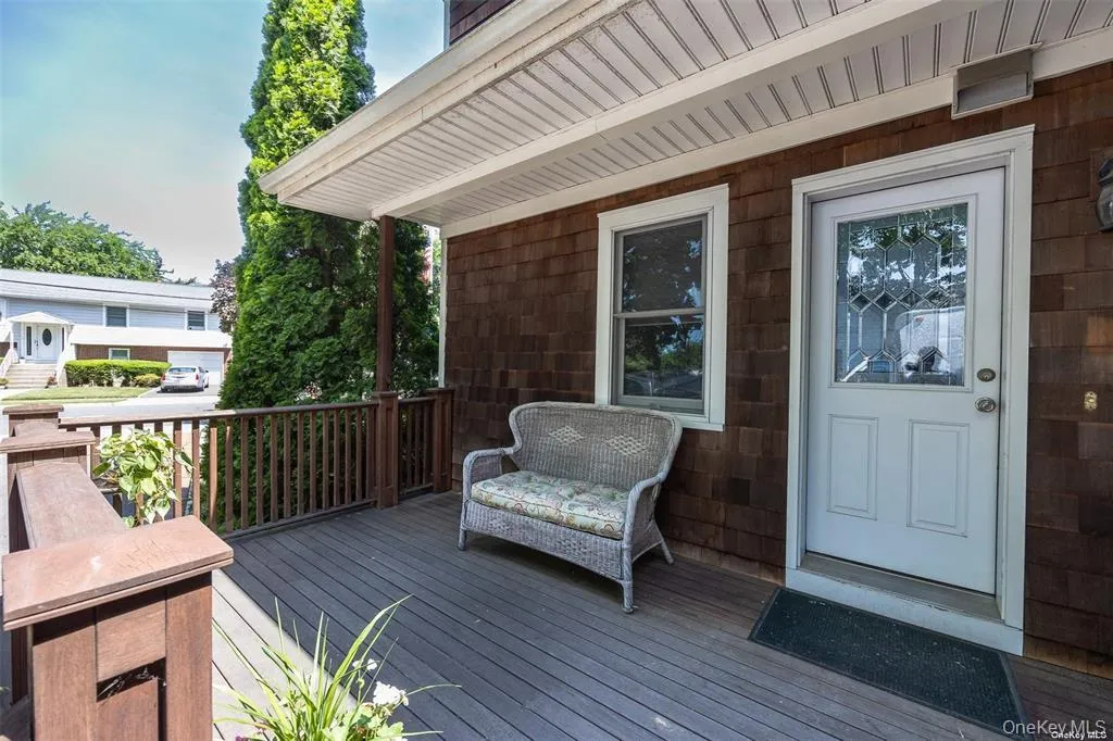 Private Entrance with Cozy Deck to Sip Your Afternoon Tea Private Entrance with Cozy Deck to Sip Your Afternoon Tea