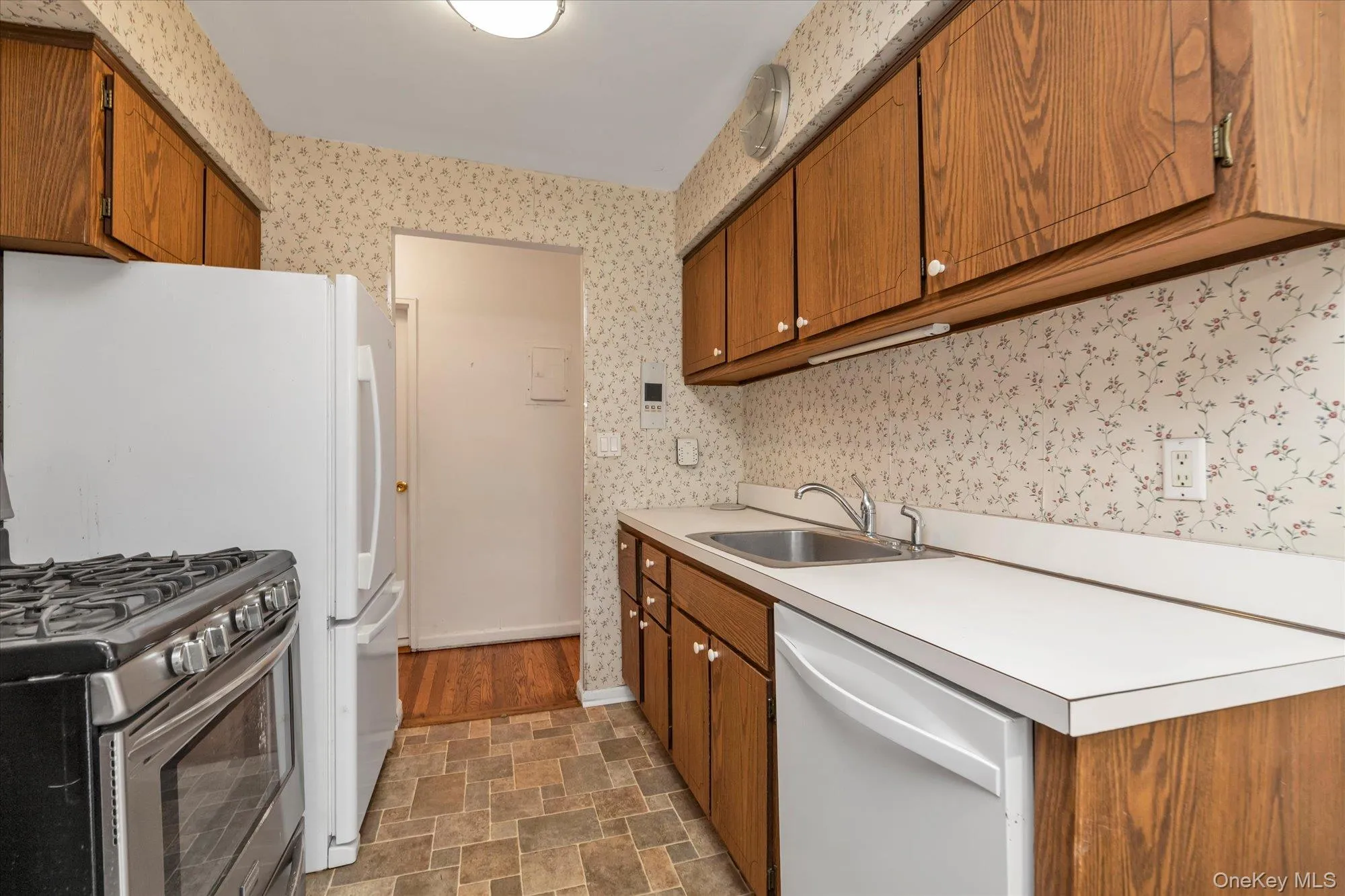 30 Barstow Road, North Hempstead, NY, 2 Bedrooms Bedrooms, 5 Rooms Rooms,2 BathroomsBathrooms,Residential,For Rent,Barstow,0,1029883 30 Barstow Road, North Hempstead, NY, 2 Bedrooms Bedrooms, 5 Rooms Rooms,2 BathroomsBathrooms,Residential,For Rent,Barstow,0,1029883