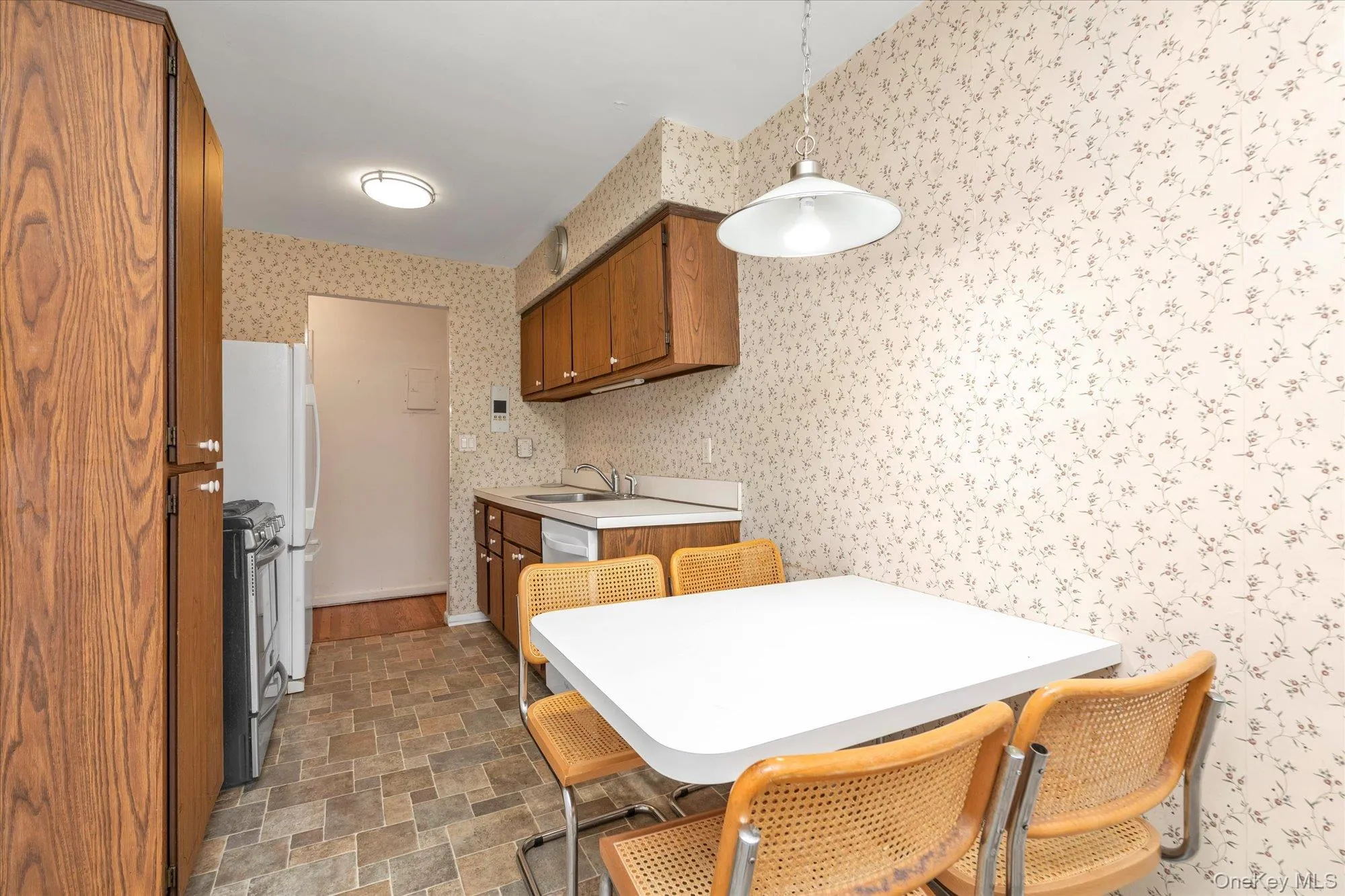 30 Barstow Road, North Hempstead, NY, 2 Bedrooms Bedrooms, 5 Rooms Rooms,2 BathroomsBathrooms,Residential,For Rent,Barstow,0,1029883 30 Barstow Road, North Hempstead, NY, 2 Bedrooms Bedrooms, 5 Rooms Rooms,2 BathroomsBathrooms,Residential,For Rent,Barstow,0,1029883