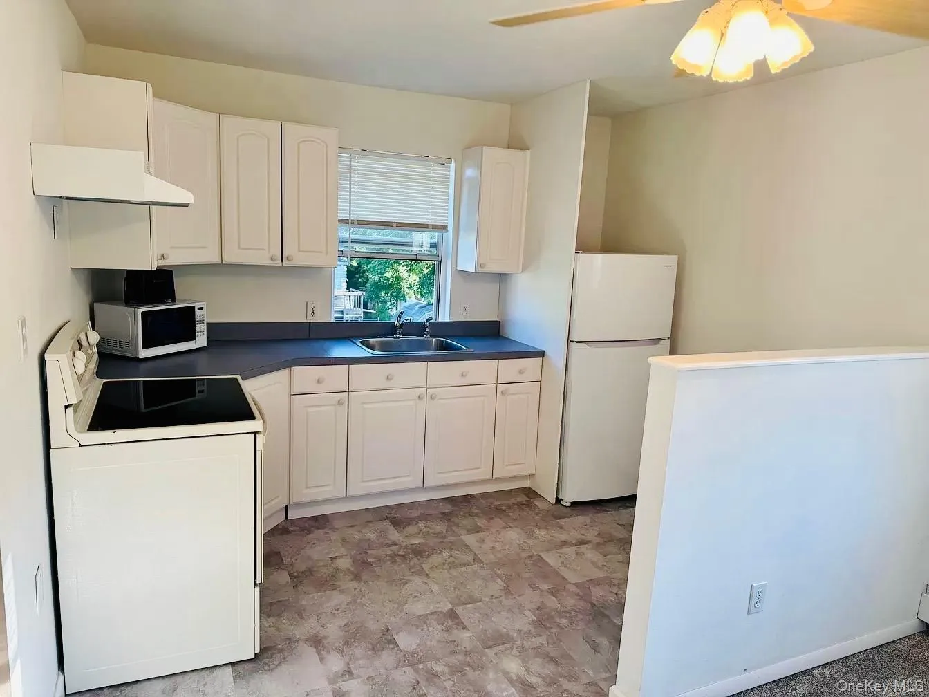 152 Throop Street, West Babylon, NY, 1 Bedroom Bedrooms, 2 Rooms Rooms,1 BathroomBathrooms,Residential Lease,For Rent,Throop,0,1029884 152 Throop Street, West Babylon, NY, 1 Bedroom Bedrooms, 2 Rooms Rooms,1 BathroomBathrooms,Residential Lease,For Rent,Throop,0,1029884