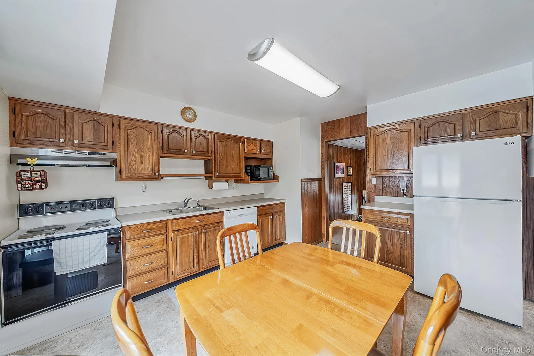 480 Fenimore Avenue, Babylon, NY, 4 Bedrooms Bedrooms, 11 Rooms Rooms,2 BathroomsBathrooms,Residential,For Rent,Fenimore,0,1029895 480 Fenimore Avenue, Babylon, NY, 4 Bedrooms Bedrooms, 11 Rooms Rooms,2 BathroomsBathrooms,Residential,For Rent,Fenimore,0,1029895