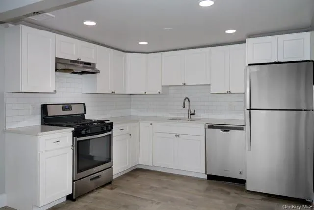 10 Shore Road, Babylon, NY, 1 Bedroom Bedrooms, 3 Rooms Rooms,1 BathroomBathrooms,Residential Lease,For Rent,Shore,0,1029898 10 Shore Road, Babylon, NY, 1 Bedroom Bedrooms, 3 Rooms Rooms,1 BathroomBathrooms,Residential Lease,For Rent,Shore,0,1029898