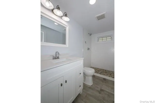 10 Shore Road, Babylon, NY, 1 Bedroom Bedrooms, 3 Rooms Rooms,1 BathroomBathrooms,Residential Lease,For Rent,Shore,0,1029898 10 Shore Road, Babylon, NY, 1 Bedroom Bedrooms, 3 Rooms Rooms,1 BathroomBathrooms,Residential Lease,For Rent,Shore,0,1029898