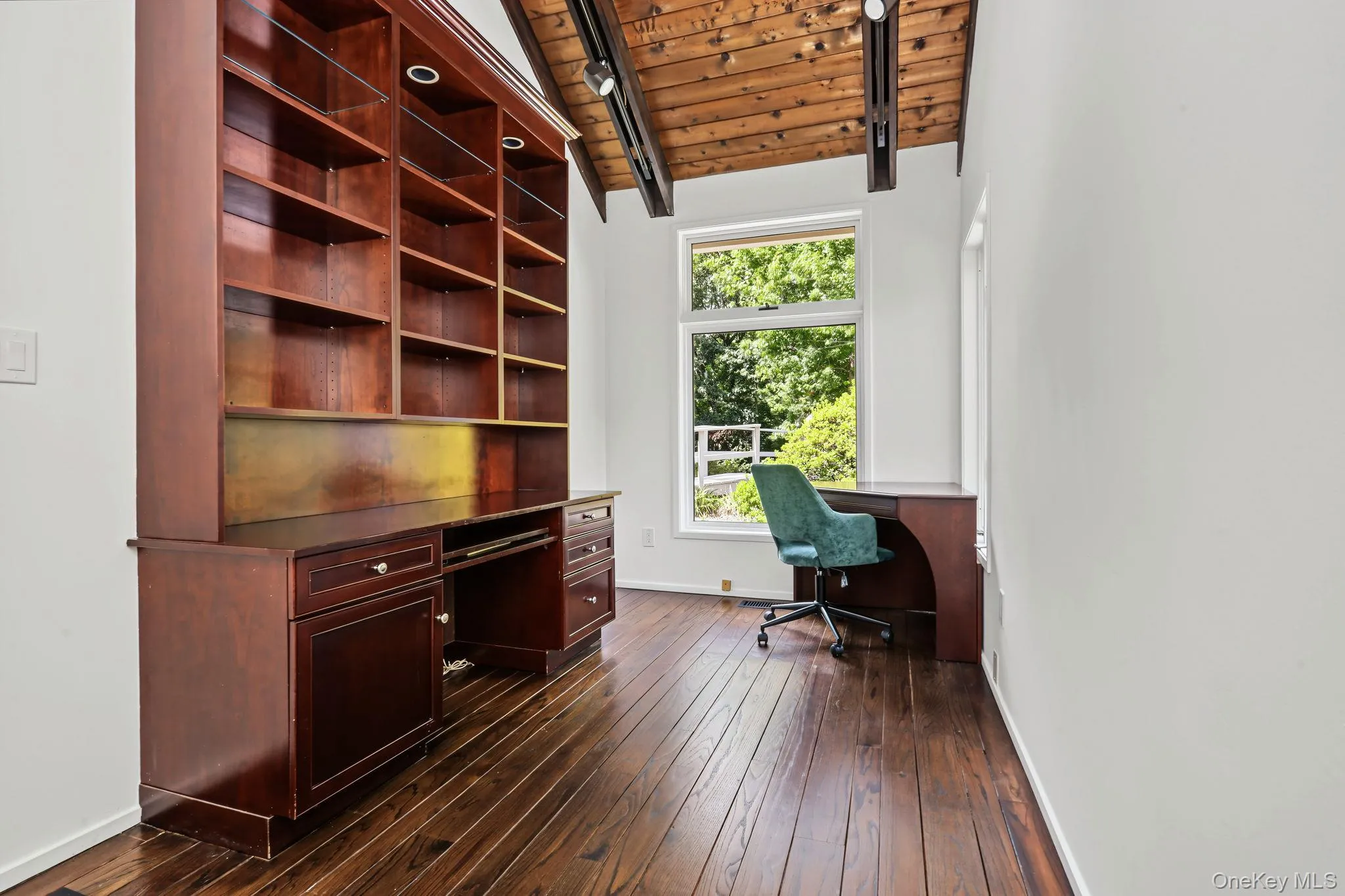 This room is a little alcove off the kitchen that can be used as an office. This room is a little alcove off the kitchen that can be used as an office.