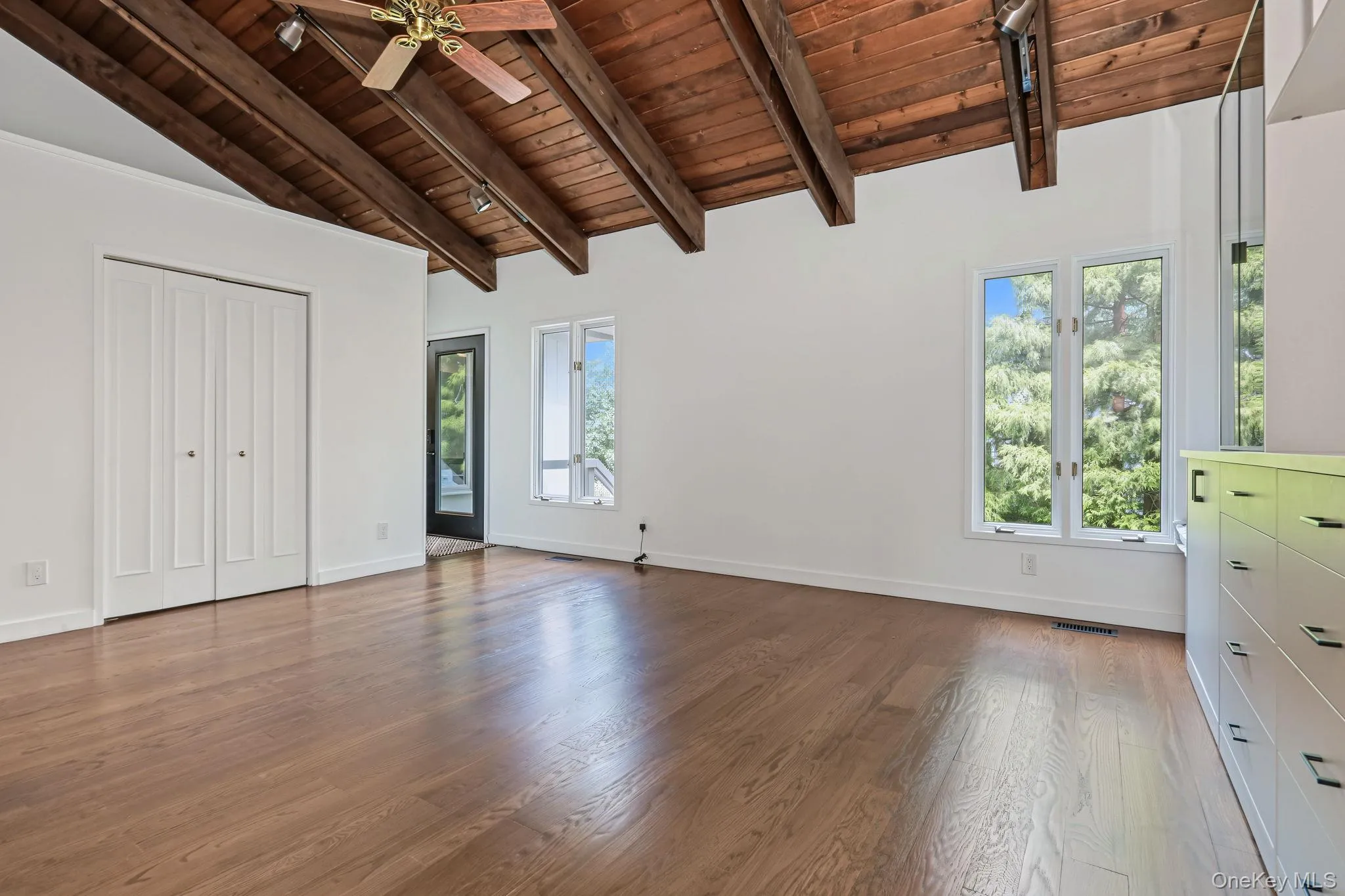 large windows bring p[lenty of sun. large windows bring p[lenty of sun.