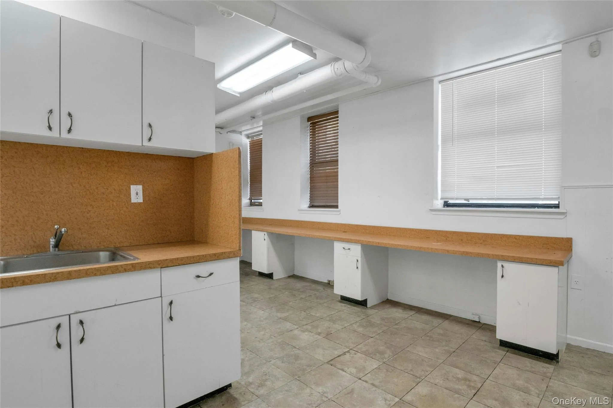 2400 Davidson Avenue, New York, NY, ,Commercial Lease,For Rent,Davidson,0,1029902 2400 Davidson Avenue, New York, NY, ,Commercial Lease,For Rent,Davidson,0,1029902