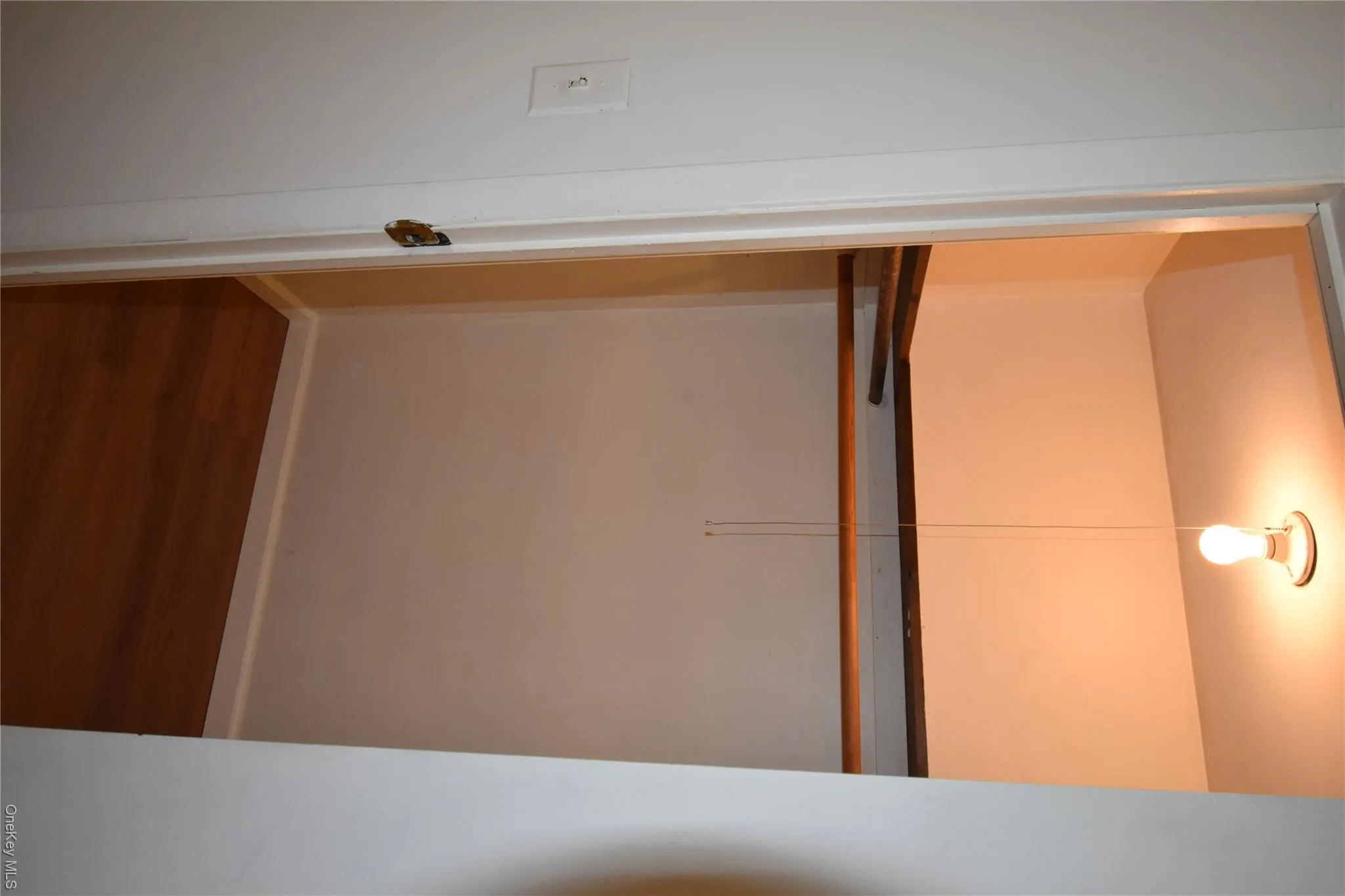 50 Locust Drive, Smithtown, NY, 1 Bedroom Bedrooms, 3 Rooms Rooms,1 BathroomBathrooms,Residential Lease,For Rent,Locust,0,1029928 50 Locust Drive, Smithtown, NY, 1 Bedroom Bedrooms, 3 Rooms Rooms,1 BathroomBathrooms,Residential Lease,For Rent,Locust,0,1029928