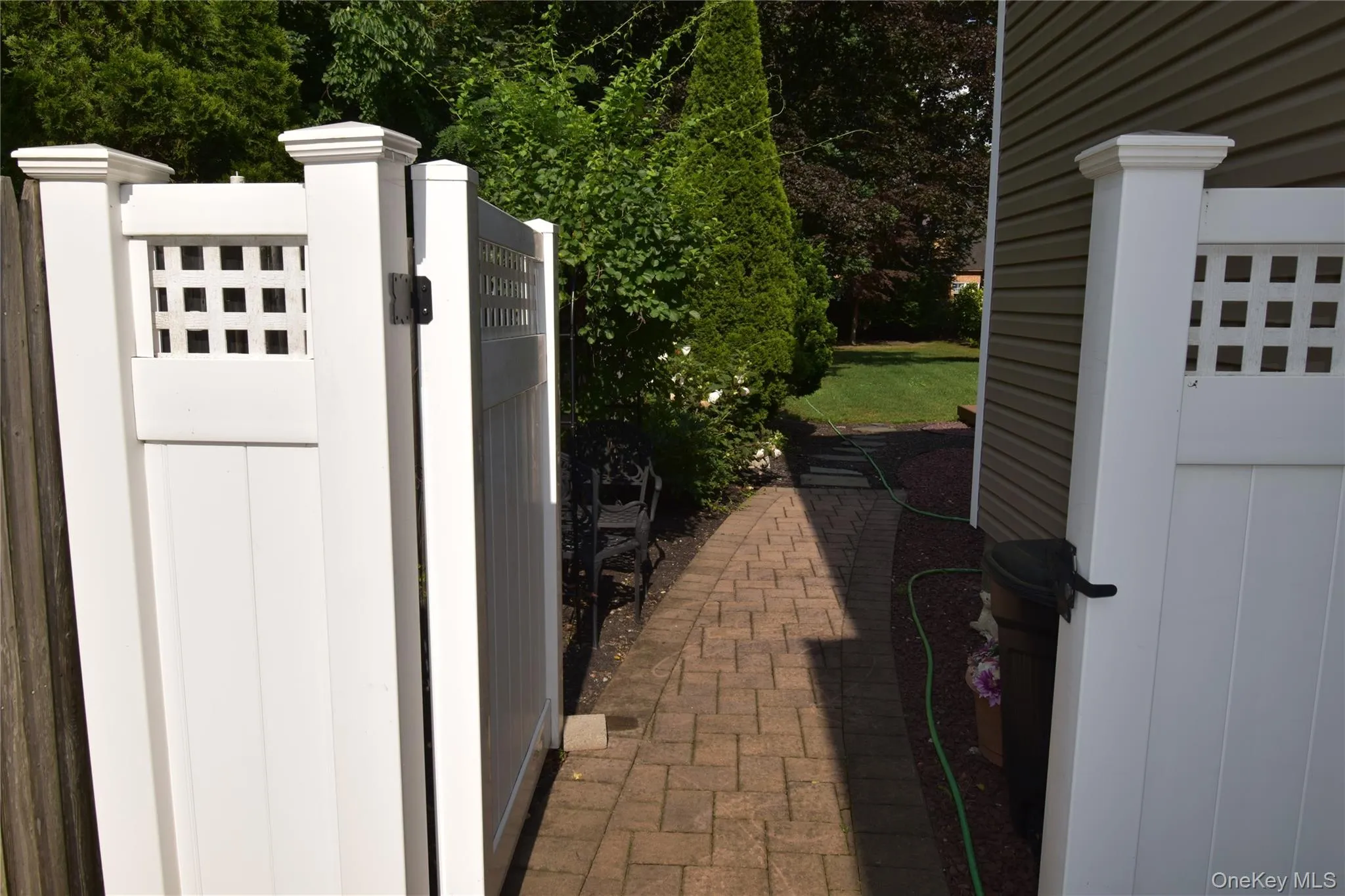50 Locust Drive, Smithtown, NY, 1 Bedroom Bedrooms, 3 Rooms Rooms,1 BathroomBathrooms,Residential Lease,For Rent,Locust,0,1029928 50 Locust Drive, Smithtown, NY, 1 Bedroom Bedrooms, 3 Rooms Rooms,1 BathroomBathrooms,Residential Lease,For Rent,Locust,0,1029928