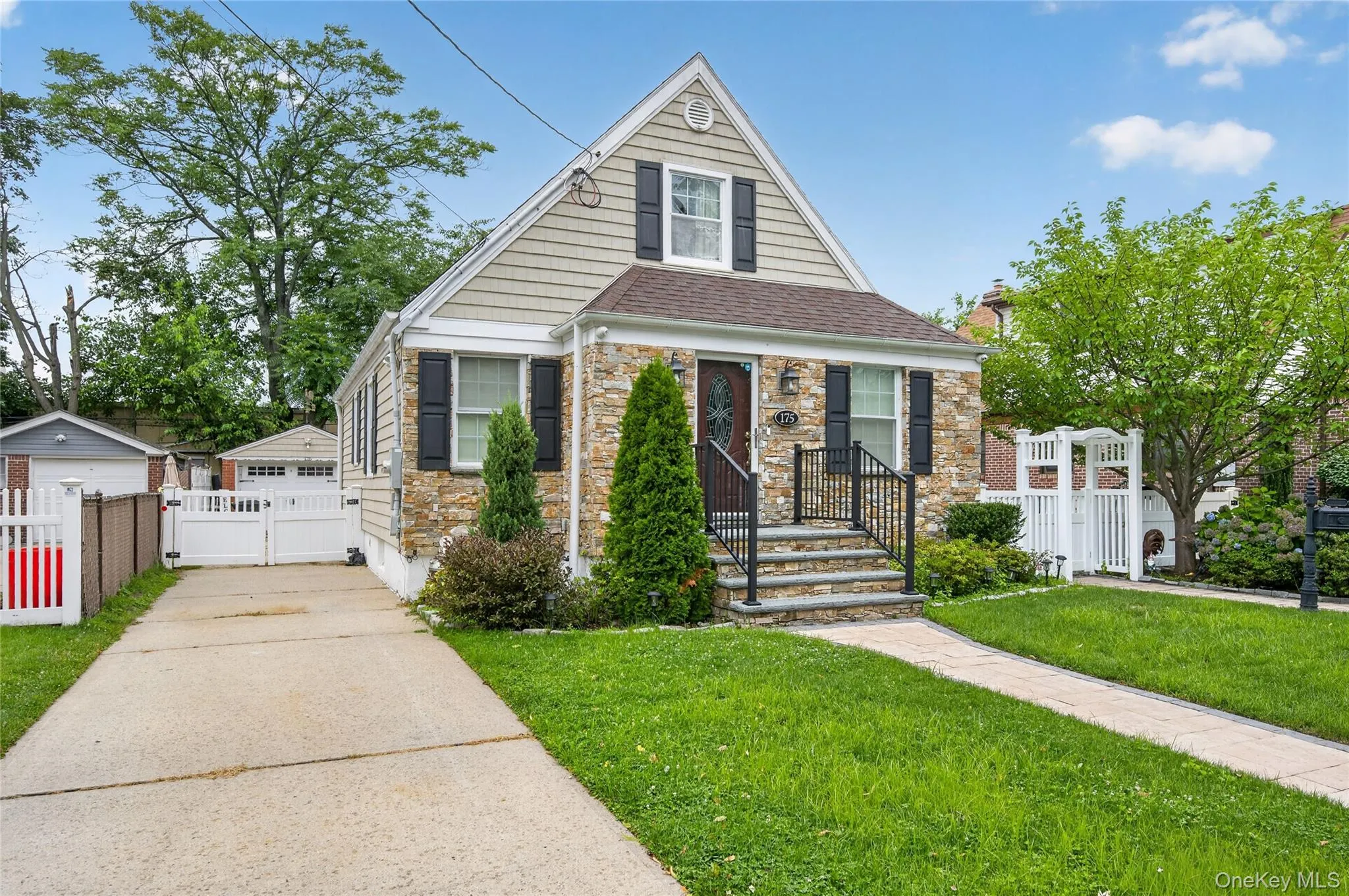 175 Wardwell Road, North Hempstead, NY, 3 Bedrooms Bedrooms, 6 Rooms Rooms,1 BathroomBathrooms,Residential Lease,For Rent,Wardwell,0,1029971 175 Wardwell Road, North Hempstead, NY, 3 Bedrooms Bedrooms, 6 Rooms Rooms,1 BathroomBathrooms,Residential Lease,For Rent,Wardwell,0,1029971
