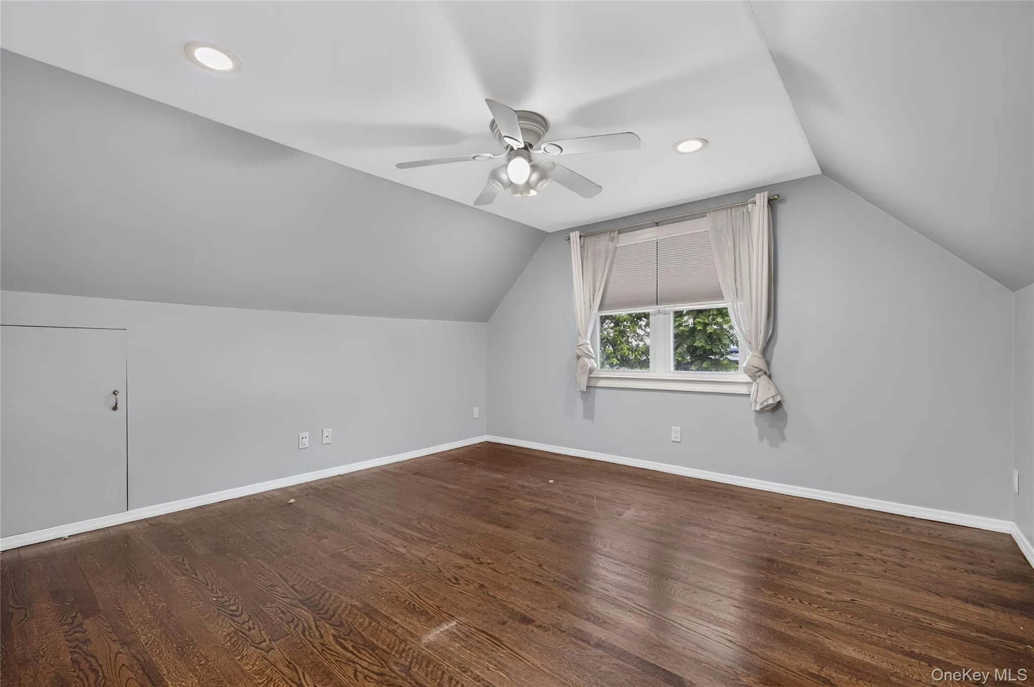 175 Wardwell Road, North Hempstead, NY, 3 Bedrooms Bedrooms, 6 Rooms Rooms,1 BathroomBathrooms,Residential Lease,For Rent,Wardwell,0,1029971 175 Wardwell Road, North Hempstead, NY, 3 Bedrooms Bedrooms, 6 Rooms Rooms,1 BathroomBathrooms,Residential Lease,For Rent,Wardwell,0,1029971