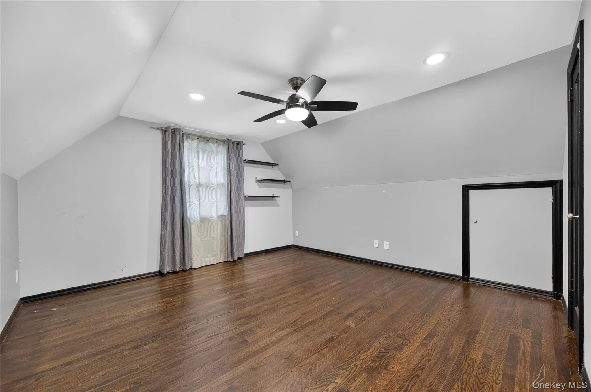175 Wardwell Road, North Hempstead, NY, 3 Bedrooms Bedrooms, 6 Rooms Rooms,1 BathroomBathrooms,Residential Lease,For Rent,Wardwell,0,1029971 175 Wardwell Road, North Hempstead, NY, 3 Bedrooms Bedrooms, 6 Rooms Rooms,1 BathroomBathrooms,Residential Lease,For Rent,Wardwell,0,1029971