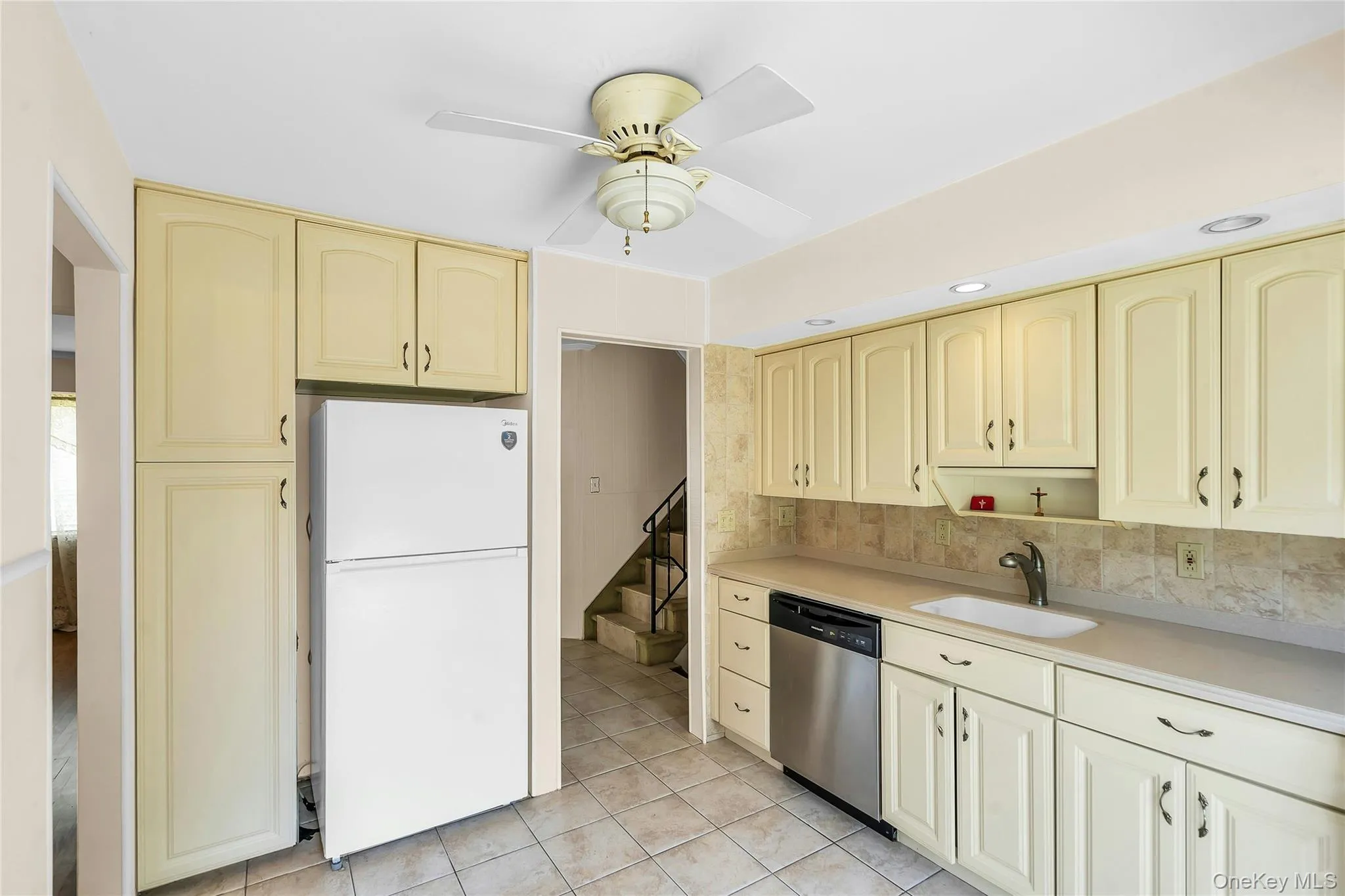 4 Crabapple Lane, Smithtown, NY, 5 Bedrooms Bedrooms, 9 Rooms Rooms,2 BathroomsBathrooms,Residential,For Rent,Crabapple,0,1029972 4 Crabapple Lane, Smithtown, NY, 5 Bedrooms Bedrooms, 9 Rooms Rooms,2 BathroomsBathrooms,Residential,For Rent,Crabapple,0,1029972