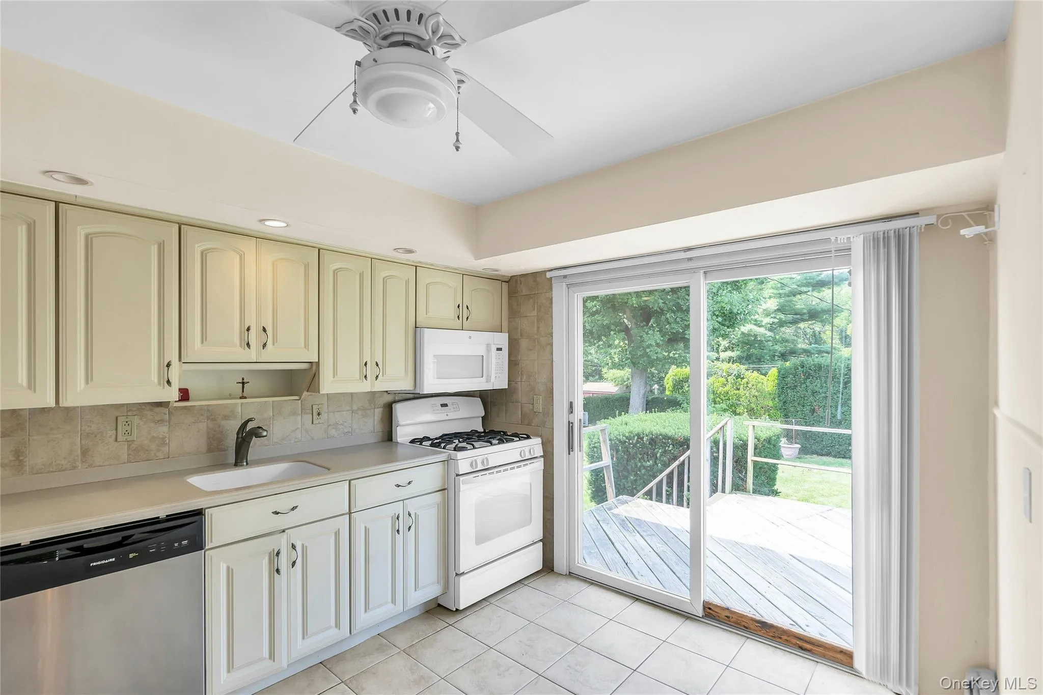4 Crabapple Lane, Smithtown, NY, 5 Bedrooms Bedrooms, 9 Rooms Rooms,2 BathroomsBathrooms,Residential,For Rent,Crabapple,0,1029972 4 Crabapple Lane, Smithtown, NY, 5 Bedrooms Bedrooms, 9 Rooms Rooms,2 BathroomsBathrooms,Residential,For Rent,Crabapple,0,1029972