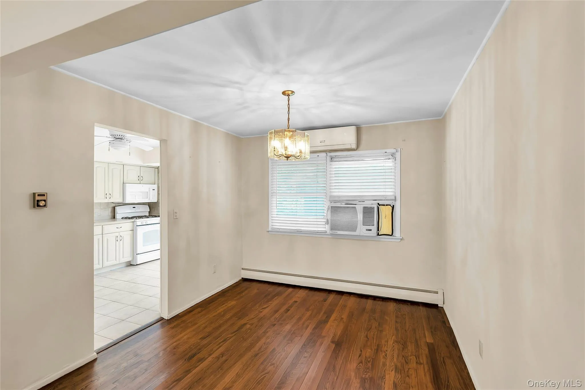 4 Crabapple Lane, Smithtown, NY, 5 Bedrooms Bedrooms, 9 Rooms Rooms,2 BathroomsBathrooms,Residential,For Rent,Crabapple,0,1029972 4 Crabapple Lane, Smithtown, NY, 5 Bedrooms Bedrooms, 9 Rooms Rooms,2 BathroomsBathrooms,Residential,For Rent,Crabapple,0,1029972