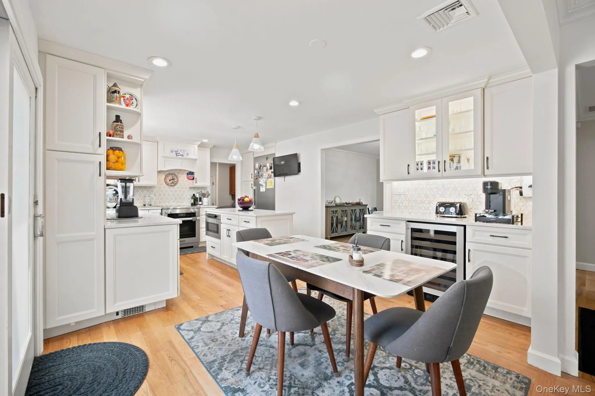 25 Artisan Avenue, Huntington, NY, 5 Bedrooms Bedrooms, 9 Rooms Rooms,3 BathroomsBathrooms,Residential,For Rent,Artisan,0,1029987 25 Artisan Avenue, Huntington, NY, 5 Bedrooms Bedrooms, 9 Rooms Rooms,3 BathroomsBathrooms,Residential,For Rent,Artisan,0,1029987