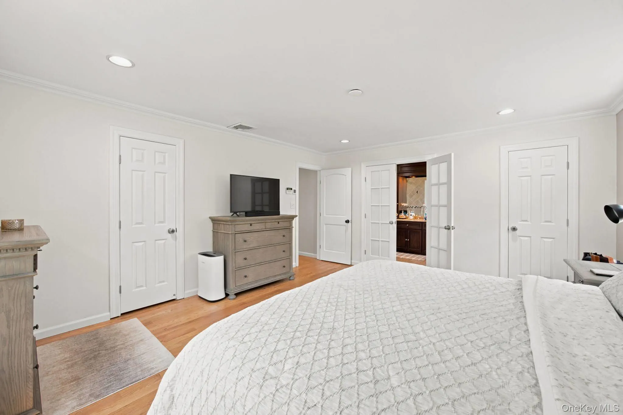 25 Artisan Avenue, Huntington, NY, 5 Bedrooms Bedrooms, 9 Rooms Rooms,3 BathroomsBathrooms,Residential,For Rent,Artisan,0,1029987 25 Artisan Avenue, Huntington, NY, 5 Bedrooms Bedrooms, 9 Rooms Rooms,3 BathroomsBathrooms,Residential,For Rent,Artisan,0,1029987