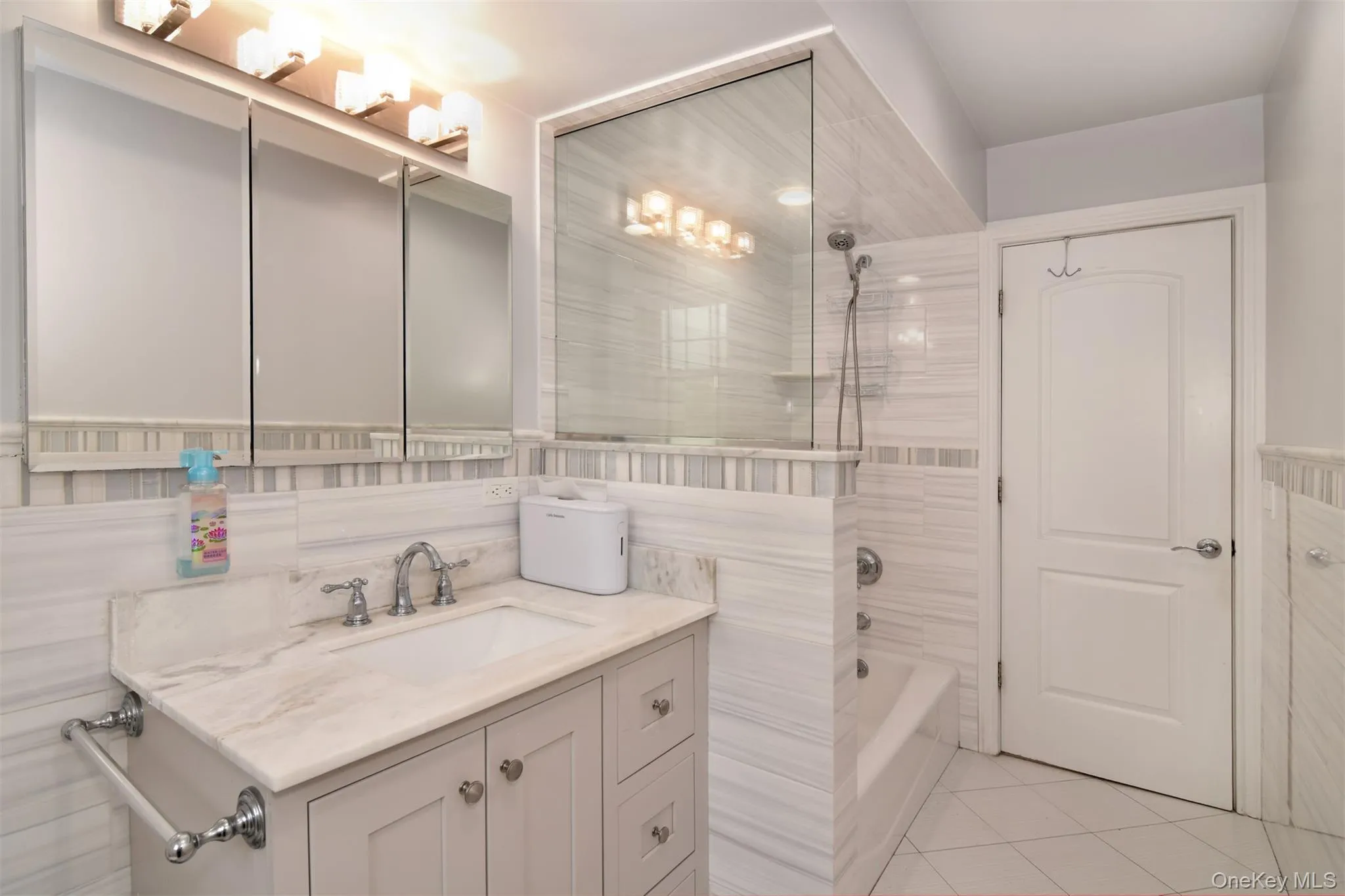 Full Bath Full Bath