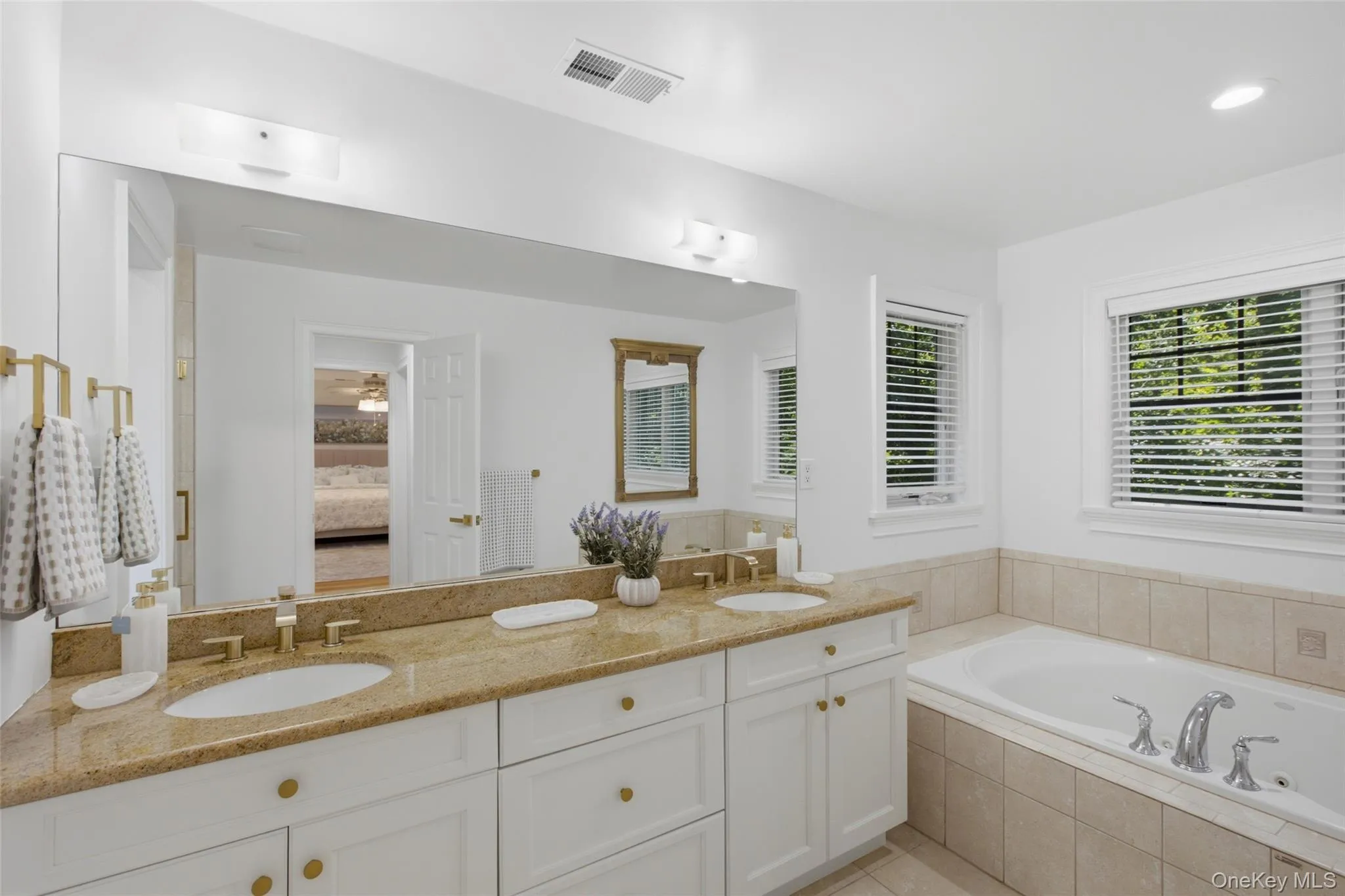 17 Nadworny Lane, Brookhaven, NY, 4 Bedrooms Bedrooms, 8 Rooms Rooms,3 BathroomsBathrooms,Residential,For Rent,Nadworny,0,1029997 17 Nadworny Lane, Brookhaven, NY, 4 Bedrooms Bedrooms, 8 Rooms Rooms,3 BathroomsBathrooms,Residential,For Rent,Nadworny,0,1029997