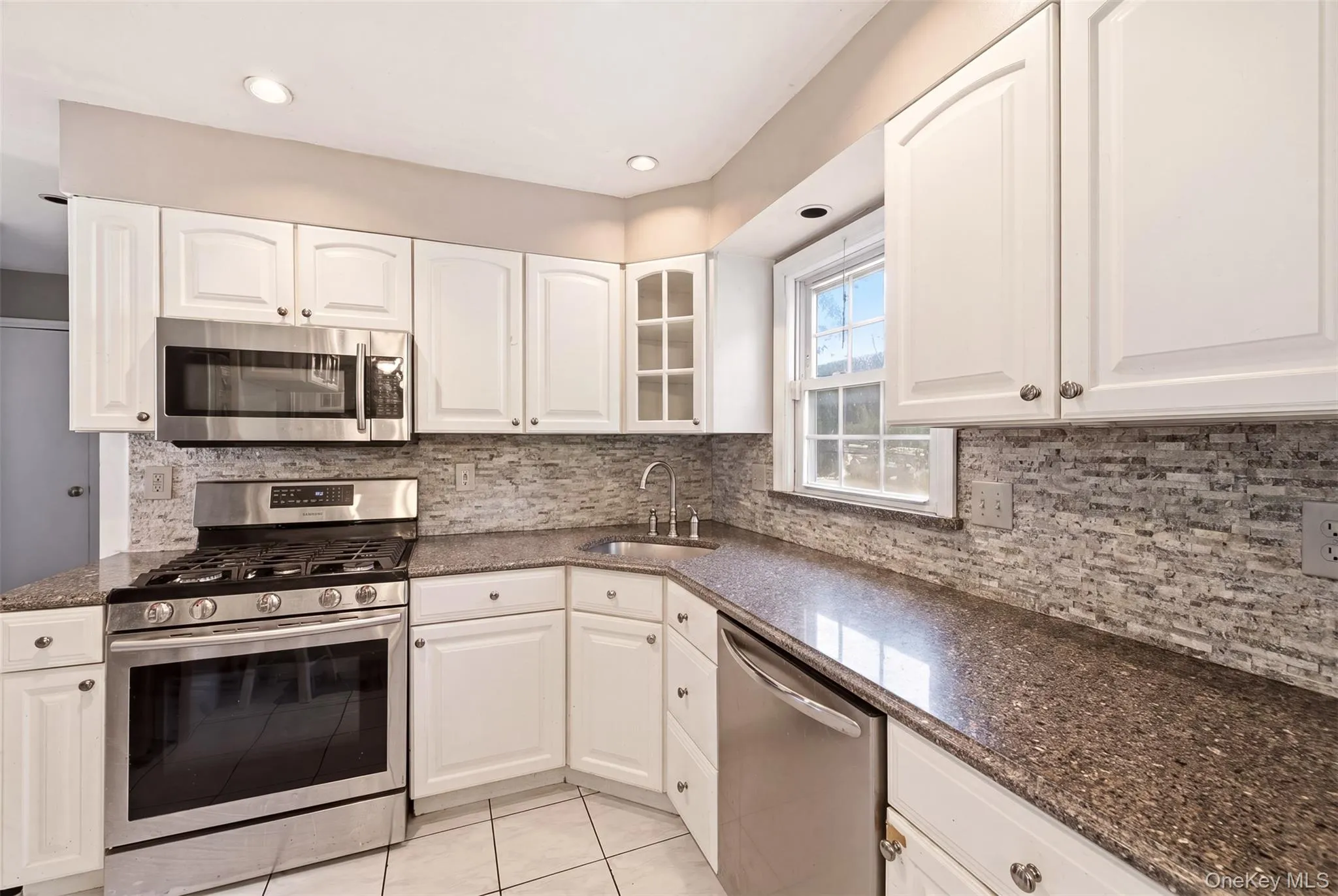 46 Catherine Street, Huntington, NY, 5 Bedrooms Bedrooms, 8 Rooms Rooms,2 BathroomsBathrooms,Residential,For Rent,Catherine,0,1030002 46 Catherine Street, Huntington, NY, 5 Bedrooms Bedrooms, 8 Rooms Rooms,2 BathroomsBathrooms,Residential,For Rent,Catherine,0,1030002