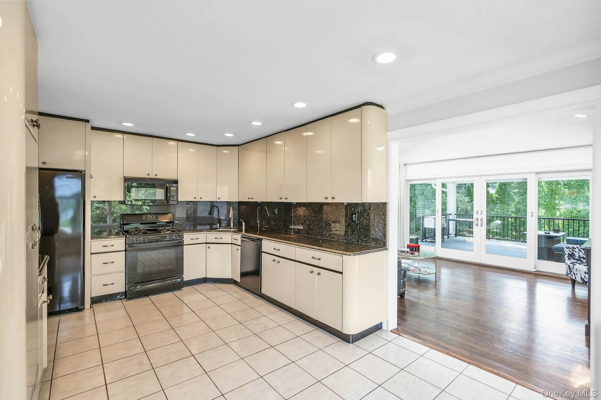 20 Hunter Place, Smithtown, NY, 4 Bedrooms Bedrooms, 10 Rooms Rooms,2 BathroomsBathrooms,Residential,For Rent,Hunter,0,1030021 20 Hunter Place, Smithtown, NY, 4 Bedrooms Bedrooms, 10 Rooms Rooms,2 BathroomsBathrooms,Residential,For Rent,Hunter,0,1030021