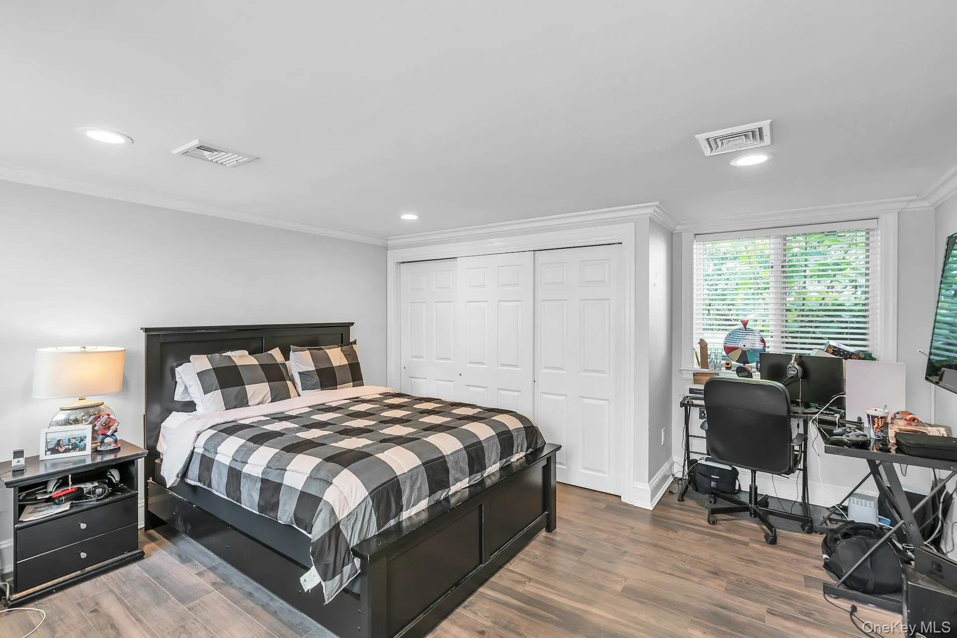20 Hunter Place, Smithtown, NY, 4 Bedrooms Bedrooms, 10 Rooms Rooms,2 BathroomsBathrooms,Residential,For Rent,Hunter,0,1030021 20 Hunter Place, Smithtown, NY, 4 Bedrooms Bedrooms, 10 Rooms Rooms,2 BathroomsBathrooms,Residential,For Rent,Hunter,0,1030021