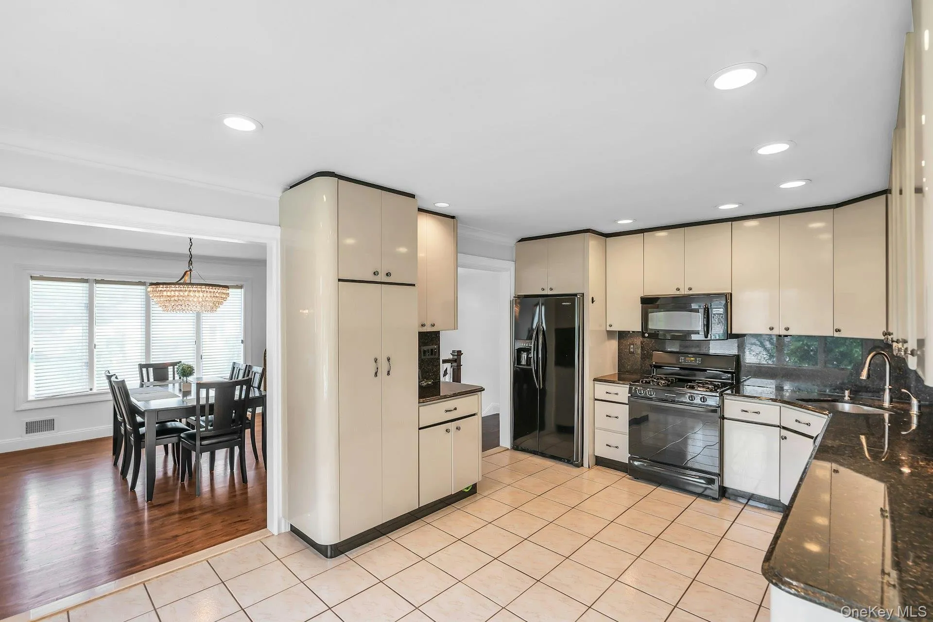 20 Hunter Place, Smithtown, NY, 4 Bedrooms Bedrooms, 10 Rooms Rooms,2 BathroomsBathrooms,Residential,For Rent,Hunter,0,1030021 20 Hunter Place, Smithtown, NY, 4 Bedrooms Bedrooms, 10 Rooms Rooms,2 BathroomsBathrooms,Residential,For Rent,Hunter,0,1030021