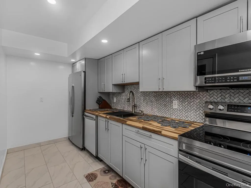 8 Fairgreen Court, Cortlandt, NY, 5 Bedrooms Bedrooms, 10 Rooms Rooms,4 BathroomsBathrooms,Residential,For Rent,Fairgreen,0,1030029 8 Fairgreen Court, Cortlandt, NY, 5 Bedrooms Bedrooms, 10 Rooms Rooms,4 BathroomsBathrooms,Residential,For Rent,Fairgreen,0,1030029