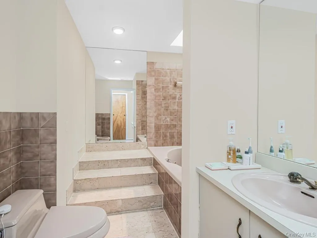 8 Fairgreen Court, Cortlandt, NY, 5 Bedrooms Bedrooms, 10 Rooms Rooms,4 BathroomsBathrooms,Residential,For Rent,Fairgreen,0,1030029 8 Fairgreen Court, Cortlandt, NY, 5 Bedrooms Bedrooms, 10 Rooms Rooms,4 BathroomsBathrooms,Residential,For Rent,Fairgreen,0,1030029