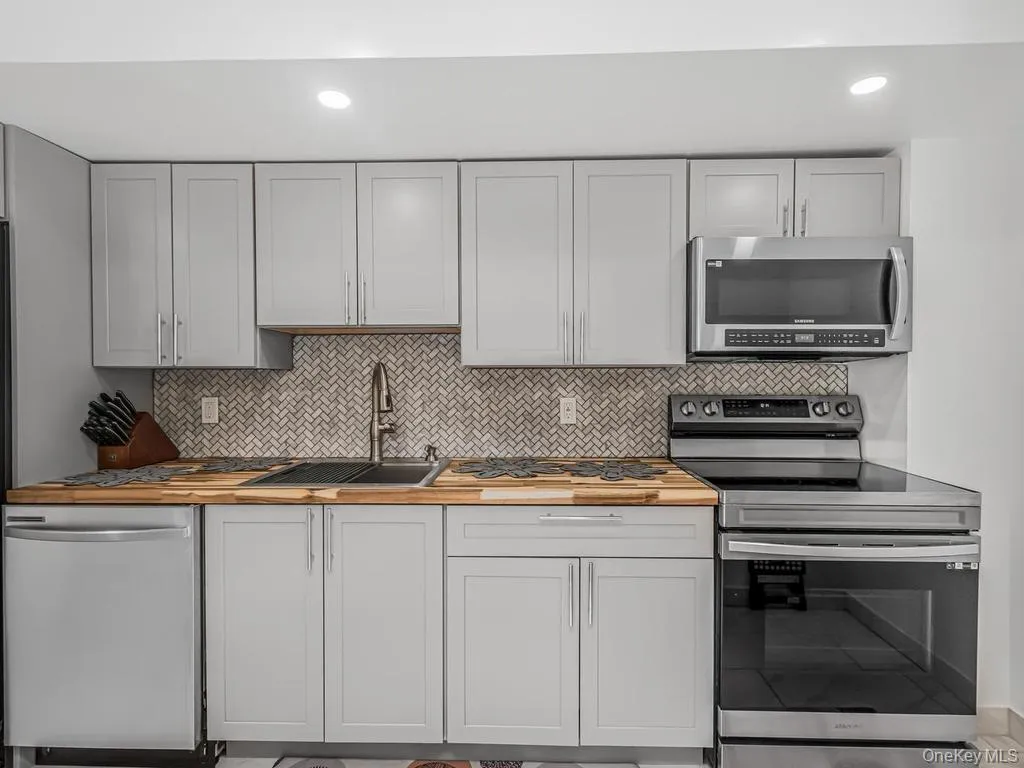 8 Fairgreen Court, Cortlandt, NY, 5 Bedrooms Bedrooms, 10 Rooms Rooms,4 BathroomsBathrooms,Residential,For Rent,Fairgreen,0,1030029 8 Fairgreen Court, Cortlandt, NY, 5 Bedrooms Bedrooms, 10 Rooms Rooms,4 BathroomsBathrooms,Residential,For Rent,Fairgreen,0,1030029