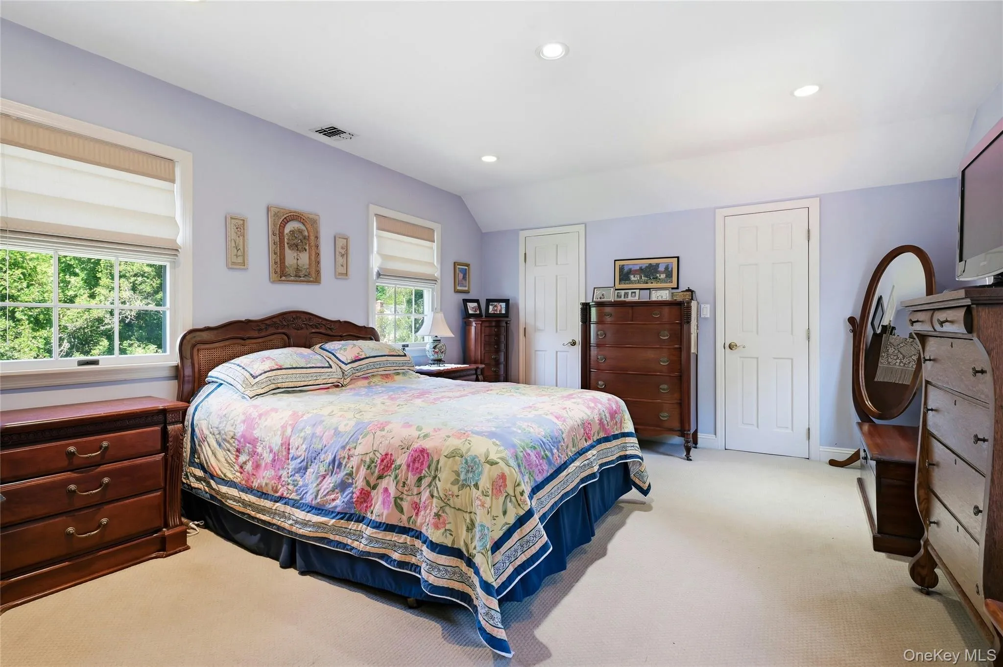 Spacious bright room with three closets and en-suite bath Spacious bright room with three closets and en-suite bath