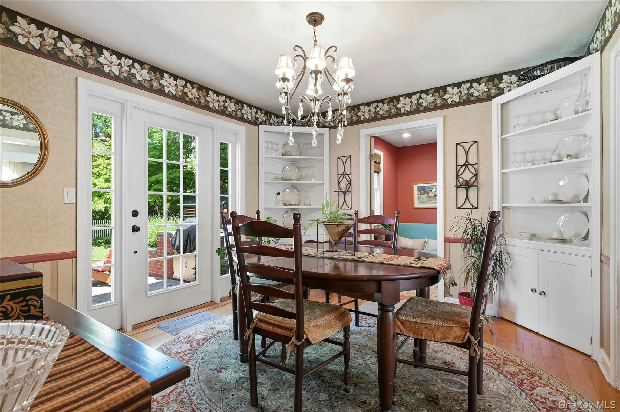 Charming room with built-in cabinetry Charming room with built-in cabinetry