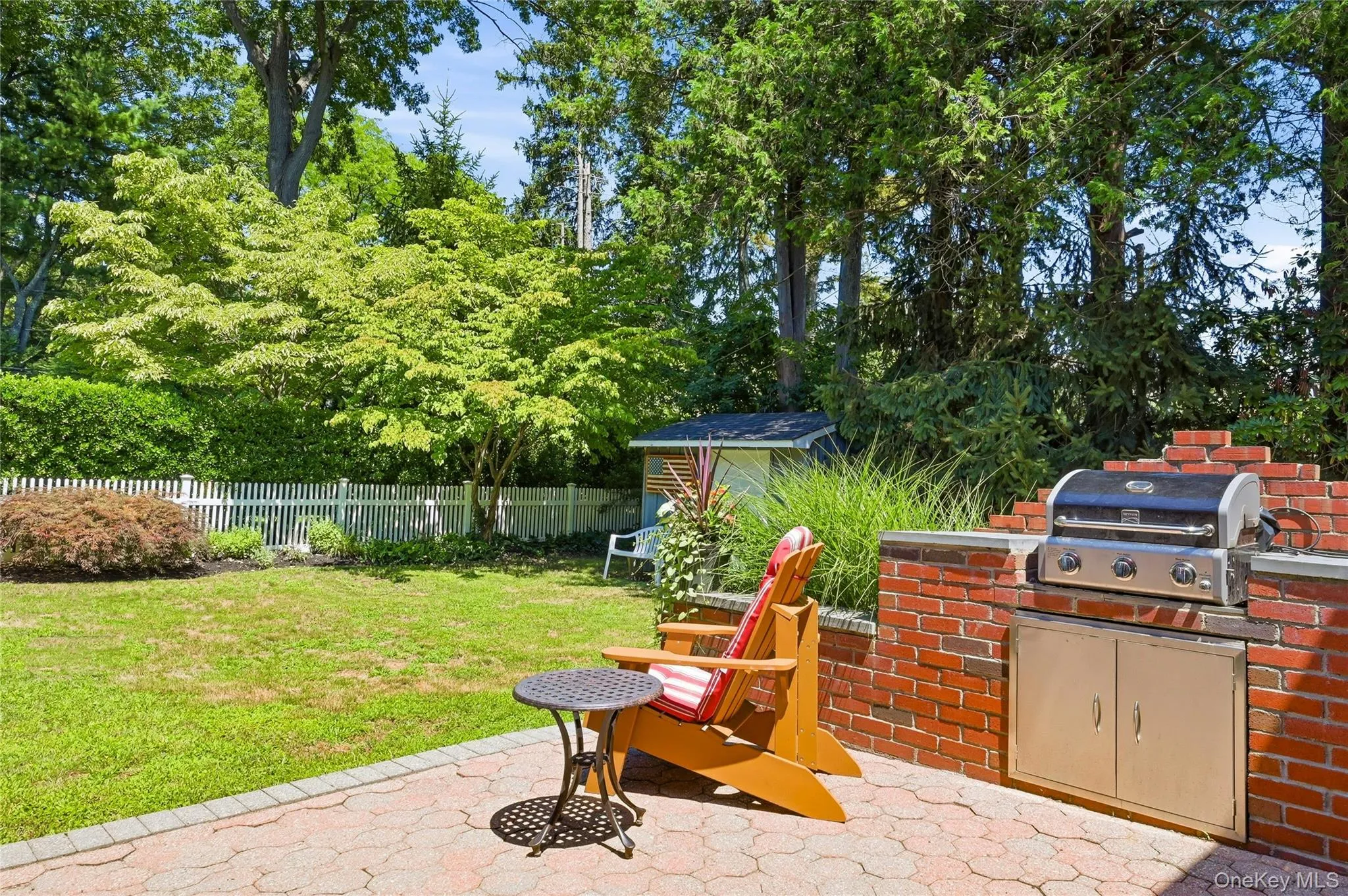 Built-in BBQ area Built-in BBQ area
