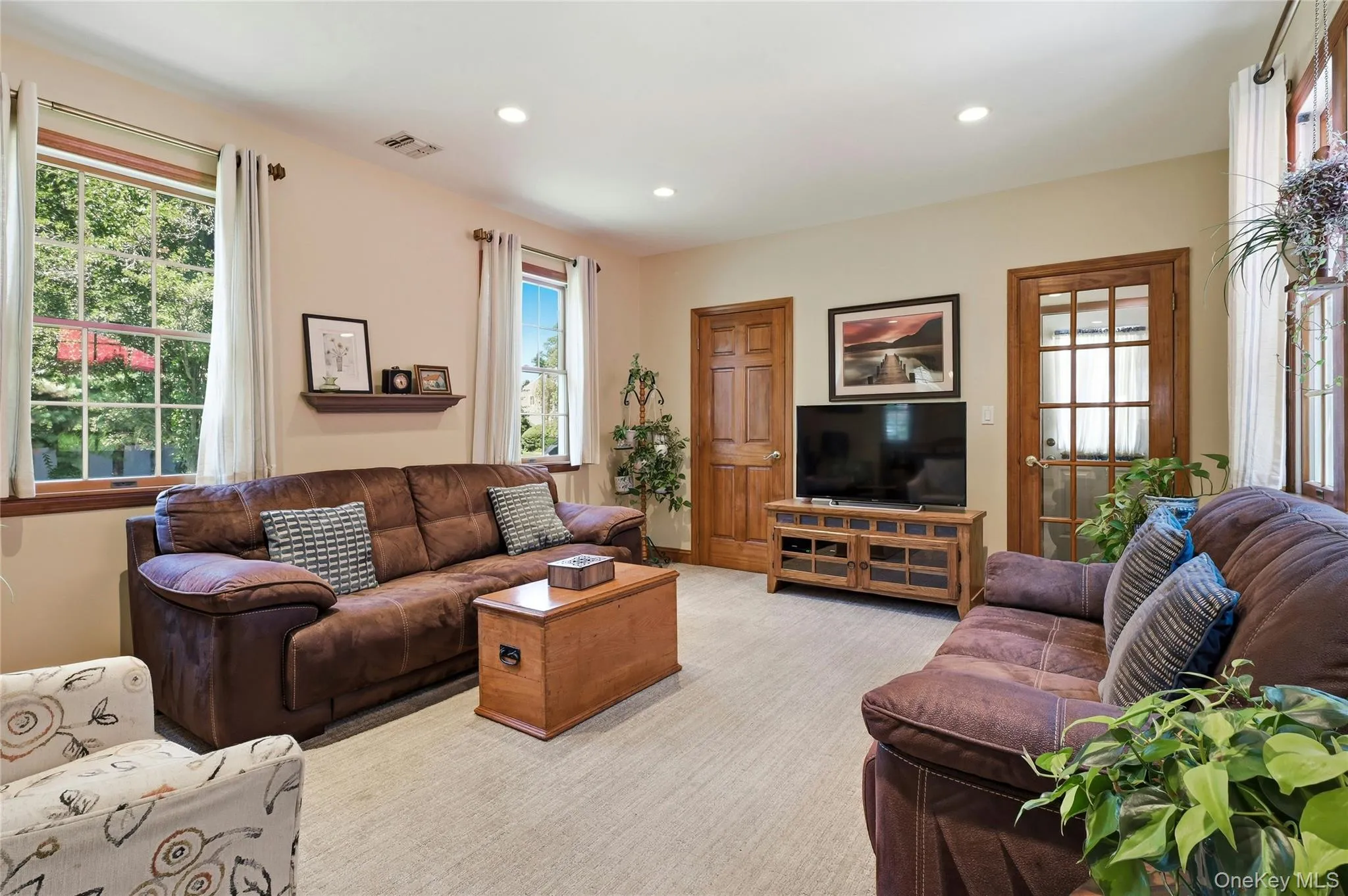 Has a door to garage and backyard Has a door to garage and backyard
