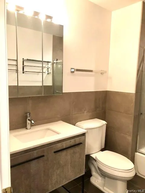 20 Carle Road, North Hempstead, NY, 3 Bedrooms Bedrooms, 5 Rooms Rooms,1 BathroomBathrooms,Residential Lease,For Rent,Carle,0,1030051 20 Carle Road, North Hempstead, NY, 3 Bedrooms Bedrooms, 5 Rooms Rooms,1 BathroomBathrooms,Residential Lease,For Rent,Carle,0,1030051