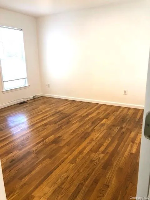 20 Carle Road, North Hempstead, NY, 3 Bedrooms Bedrooms, 5 Rooms Rooms,1 BathroomBathrooms,Residential Lease,For Rent,Carle,0,1030051 20 Carle Road, North Hempstead, NY, 3 Bedrooms Bedrooms, 5 Rooms Rooms,1 BathroomBathrooms,Residential Lease,For Rent,Carle,0,1030051