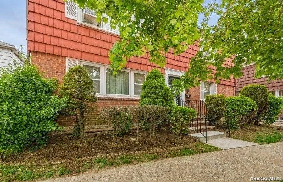 83-08 Langdale Street, New York, NY, 2 Bedrooms Bedrooms, 4 Rooms Rooms,1 BathroomBathrooms,Residential Lease,For Rent,Langdale,0,1030067 83-08 Langdale Street, New York, NY, 2 Bedrooms Bedrooms, 4 Rooms Rooms,1 BathroomBathrooms,Residential Lease,For Rent,Langdale,0,1030067