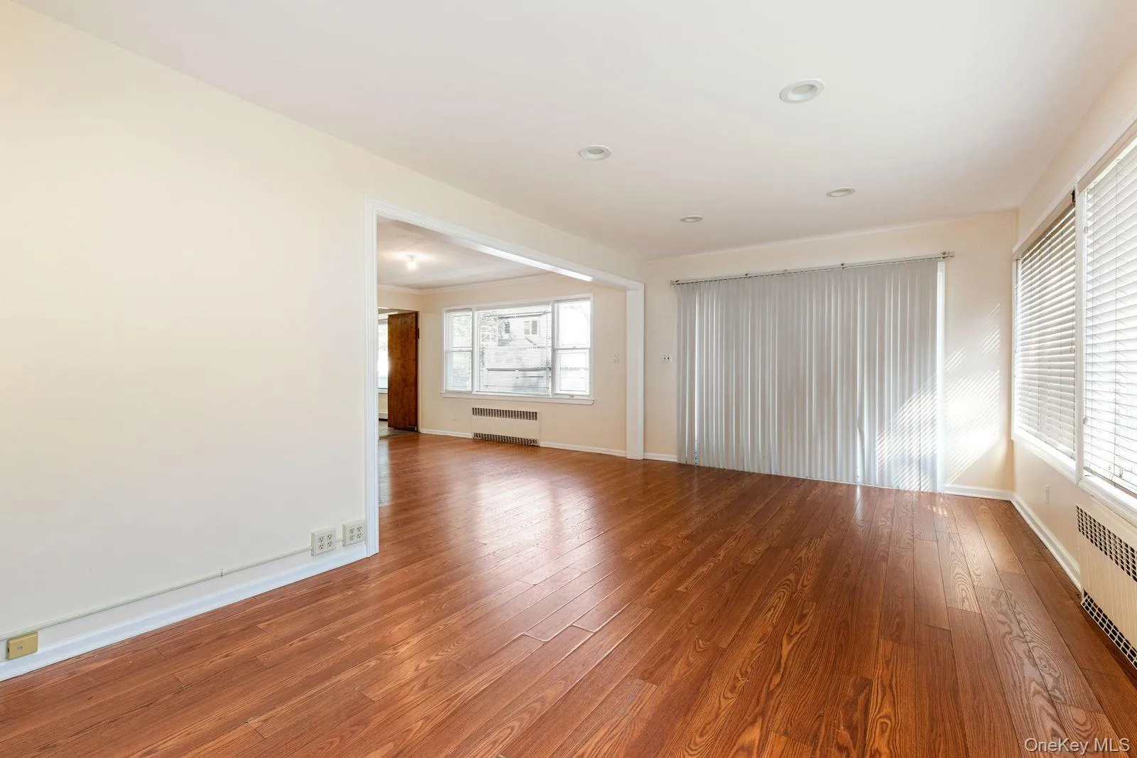 149 Lakeside Drive, Hempstead, NY, 6 Bedrooms Bedrooms, 10 Rooms Rooms,3 BathroomsBathrooms,Residential Lease,For Rent,Lakeside,0,1030075 149 Lakeside Drive, Hempstead, NY, 6 Bedrooms Bedrooms, 10 Rooms Rooms,3 BathroomsBathrooms,Residential Lease,For Rent,Lakeside,0,1030075