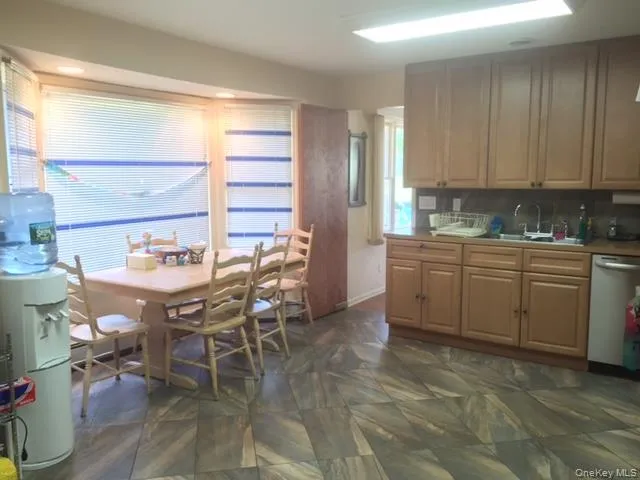 149 Lakeside Drive, Hempstead, NY, 6 Bedrooms Bedrooms, 10 Rooms Rooms,3 BathroomsBathrooms,Residential Lease,For Rent,Lakeside,0,1030075 149 Lakeside Drive, Hempstead, NY, 6 Bedrooms Bedrooms, 10 Rooms Rooms,3 BathroomsBathrooms,Residential Lease,For Rent,Lakeside,0,1030075