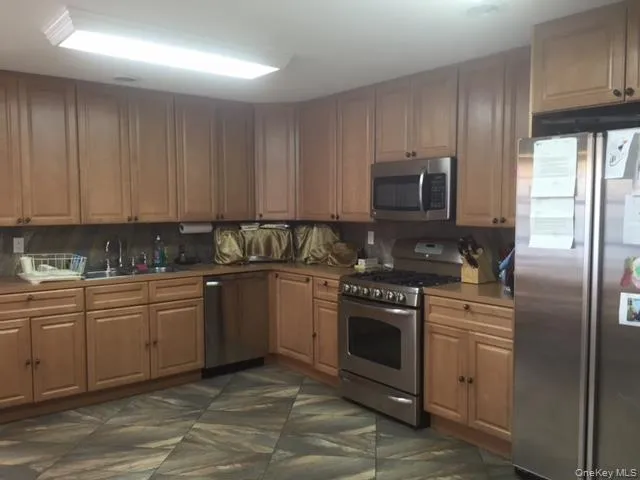 149 Lakeside Drive, Hempstead, NY, 6 Bedrooms Bedrooms, 10 Rooms Rooms,3 BathroomsBathrooms,Residential Lease,For Rent,Lakeside,0,1030075 149 Lakeside Drive, Hempstead, NY, 6 Bedrooms Bedrooms, 10 Rooms Rooms,3 BathroomsBathrooms,Residential Lease,For Rent,Lakeside,0,1030075