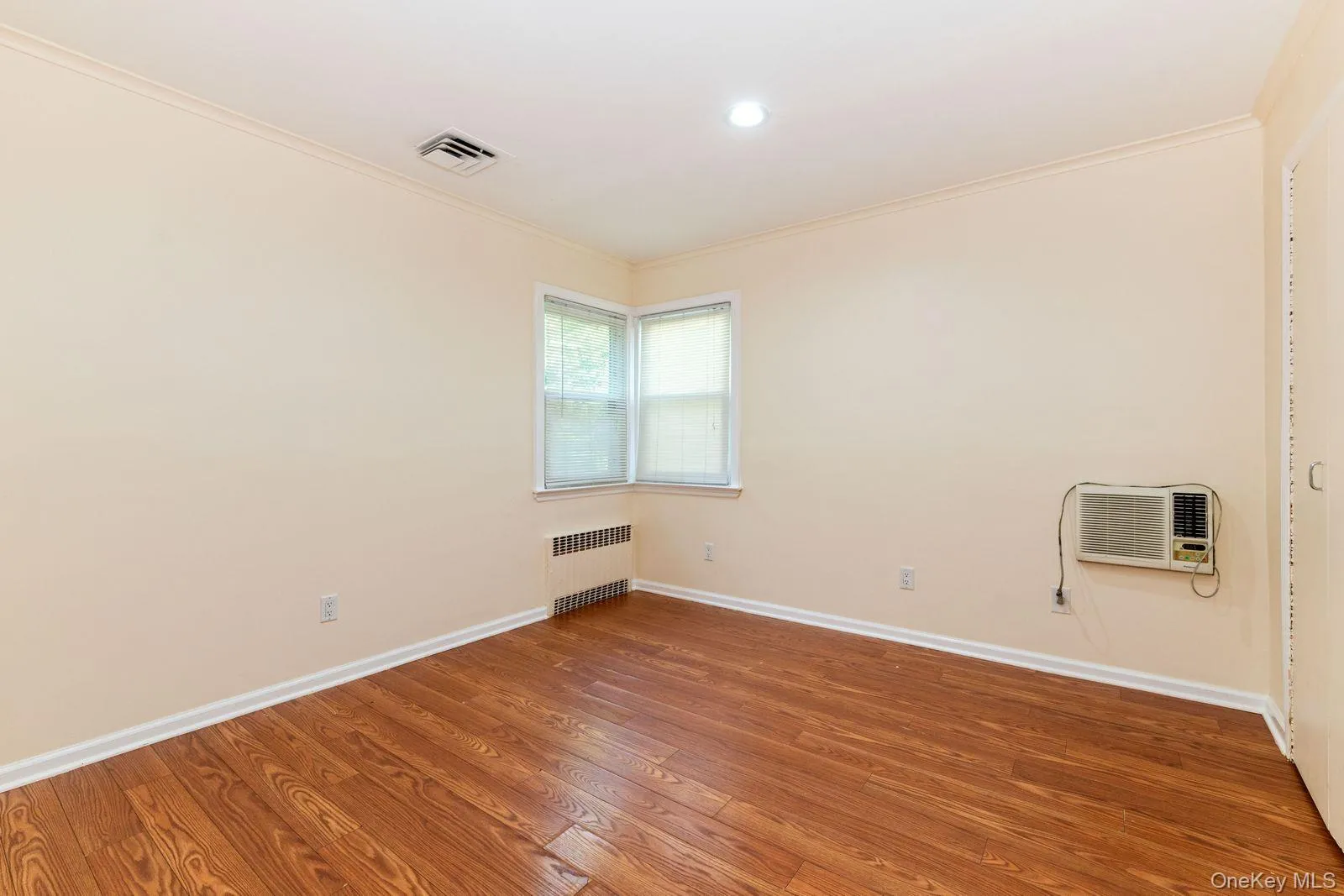 149 Lakeside Drive, Hempstead, NY, 6 Bedrooms Bedrooms, 10 Rooms Rooms,3 BathroomsBathrooms,Residential Lease,For Rent,Lakeside,0,1030075 149 Lakeside Drive, Hempstead, NY, 6 Bedrooms Bedrooms, 10 Rooms Rooms,3 BathroomsBathrooms,Residential Lease,For Rent,Lakeside,0,1030075
