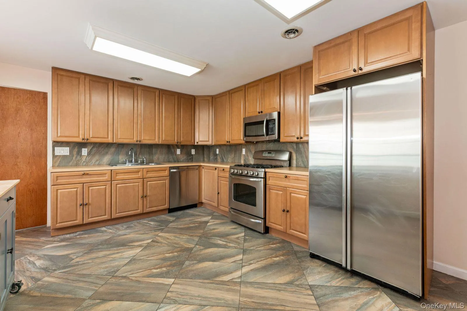 149 Lakeside Drive, Hempstead, NY, 6 Bedrooms Bedrooms, 10 Rooms Rooms,3 BathroomsBathrooms,Residential Lease,For Rent,Lakeside,0,1030075 149 Lakeside Drive, Hempstead, NY, 6 Bedrooms Bedrooms, 10 Rooms Rooms,3 BathroomsBathrooms,Residential Lease,For Rent,Lakeside,0,1030075
