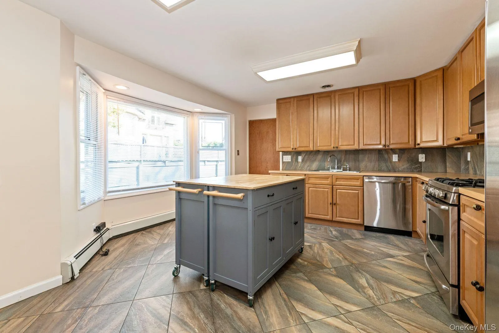 149 Lakeside Drive, Hempstead, NY, 6 Bedrooms Bedrooms, 10 Rooms Rooms,3 BathroomsBathrooms,Residential Lease,For Rent,Lakeside,0,1030075 149 Lakeside Drive, Hempstead, NY, 6 Bedrooms Bedrooms, 10 Rooms Rooms,3 BathroomsBathrooms,Residential Lease,For Rent,Lakeside,0,1030075