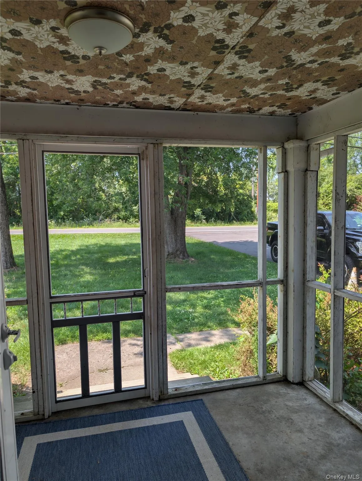 Screened porch with walkway from paved driveway Screened porch with walkway from paved driveway